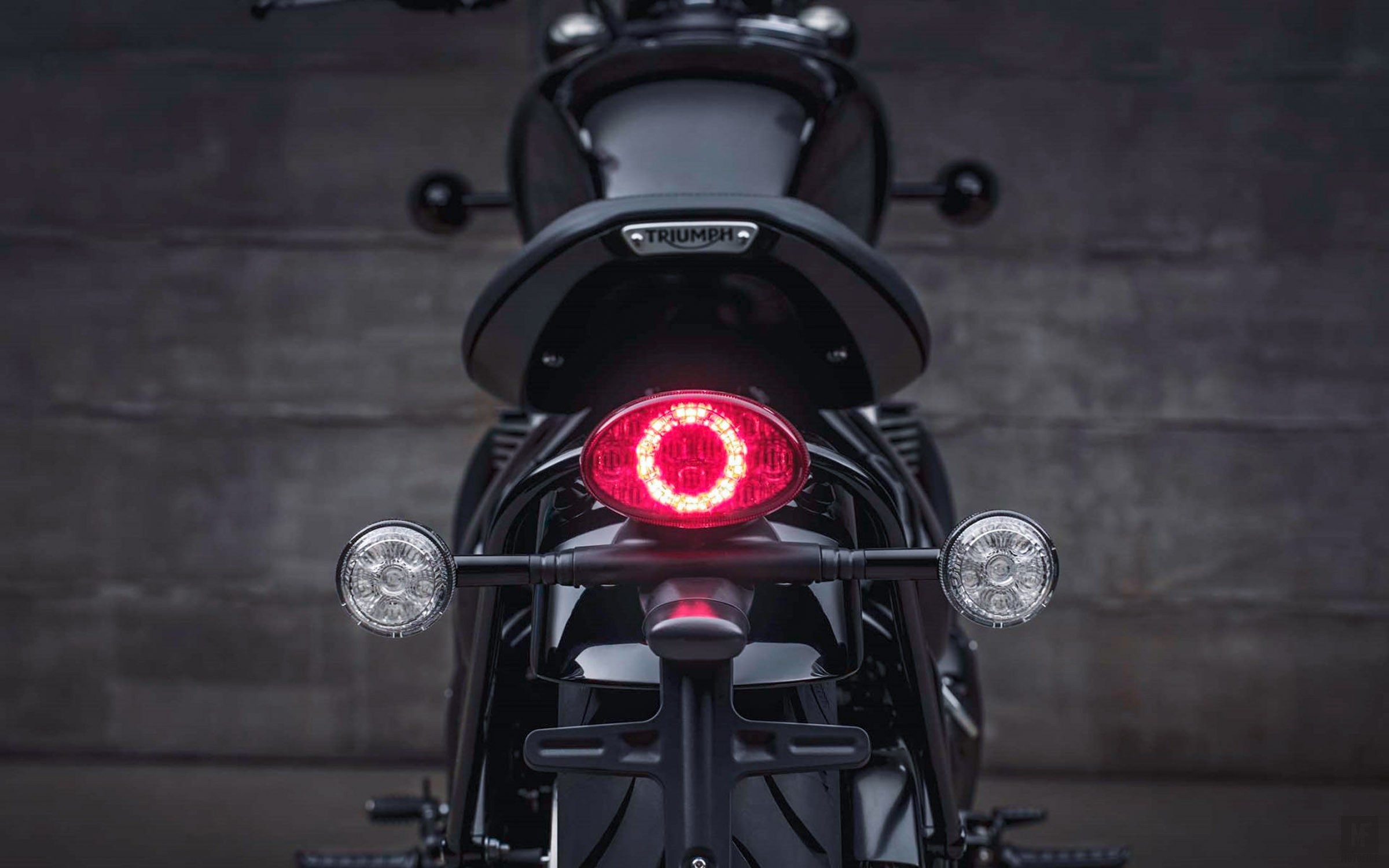 Triumph-Bonneville-Speedmaster-2018-Motofire-2-1.jpg