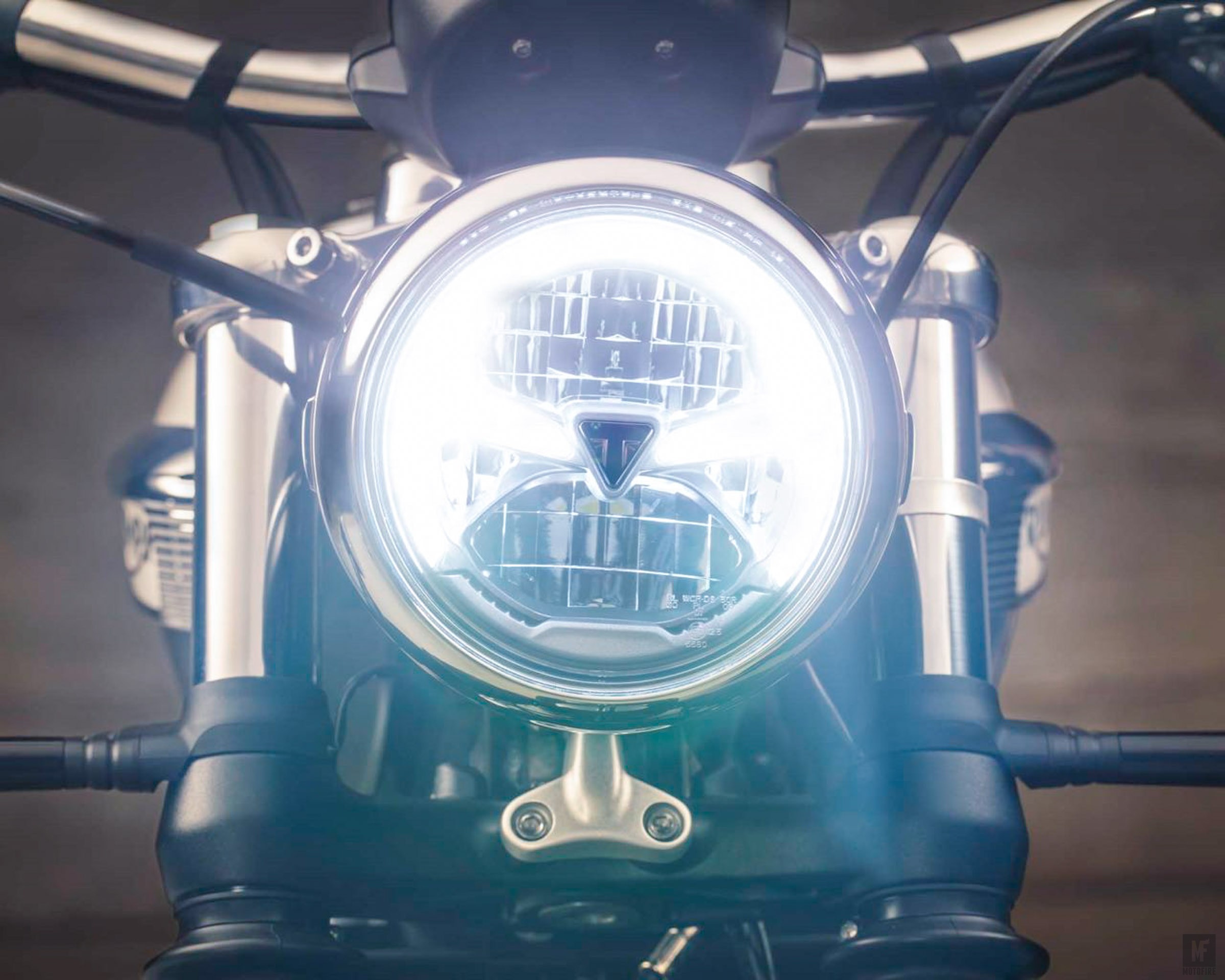 Triumph-Bonneville-Speedmaster-2018-Motofire-4-1.jpg
