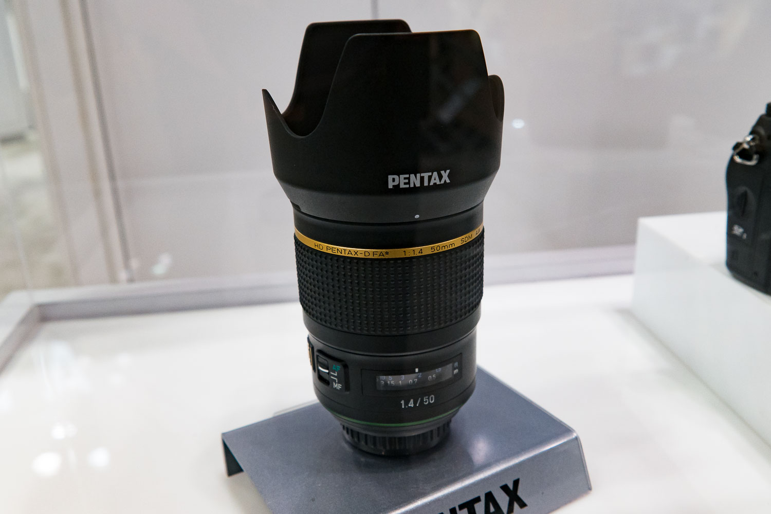 Pentax giới thiệu ống PentaxDA* 1118mm F2.8 và PentaxD FA* 50mm F1.4