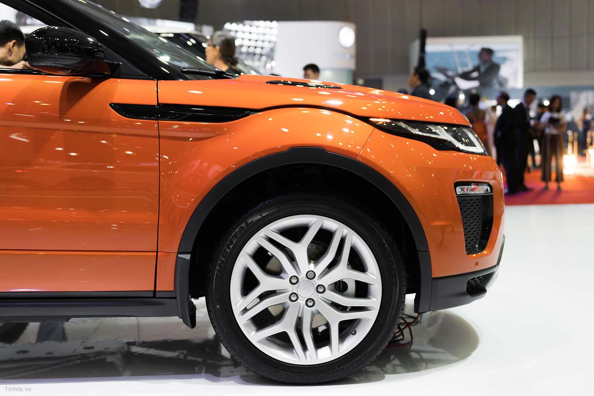 Land_Rover_Range_Rover_Evoque_mui-tran_tinhte_6.jpg