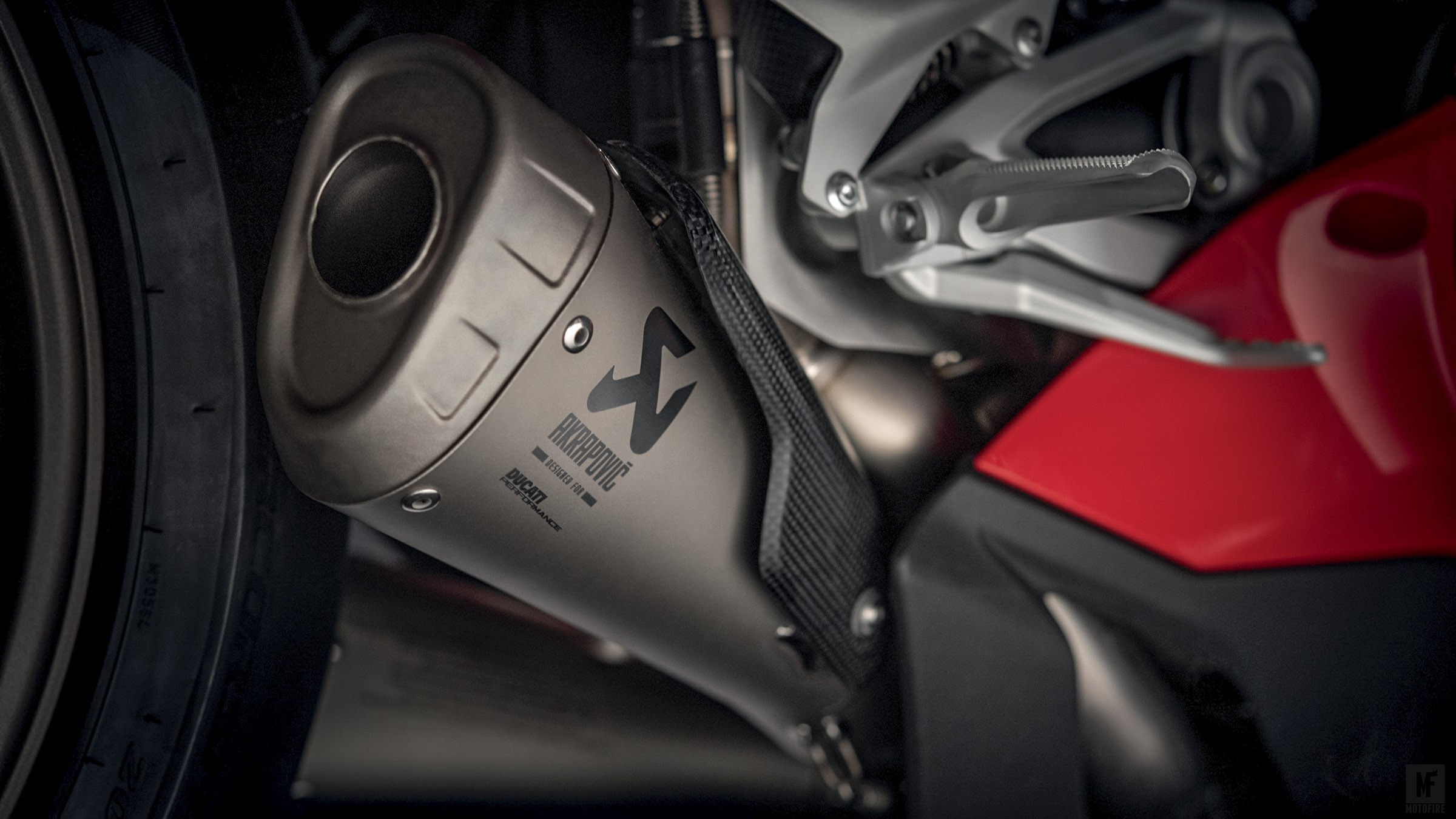 ducati-panigale-v4-2018-launch-motofire-13.jpg