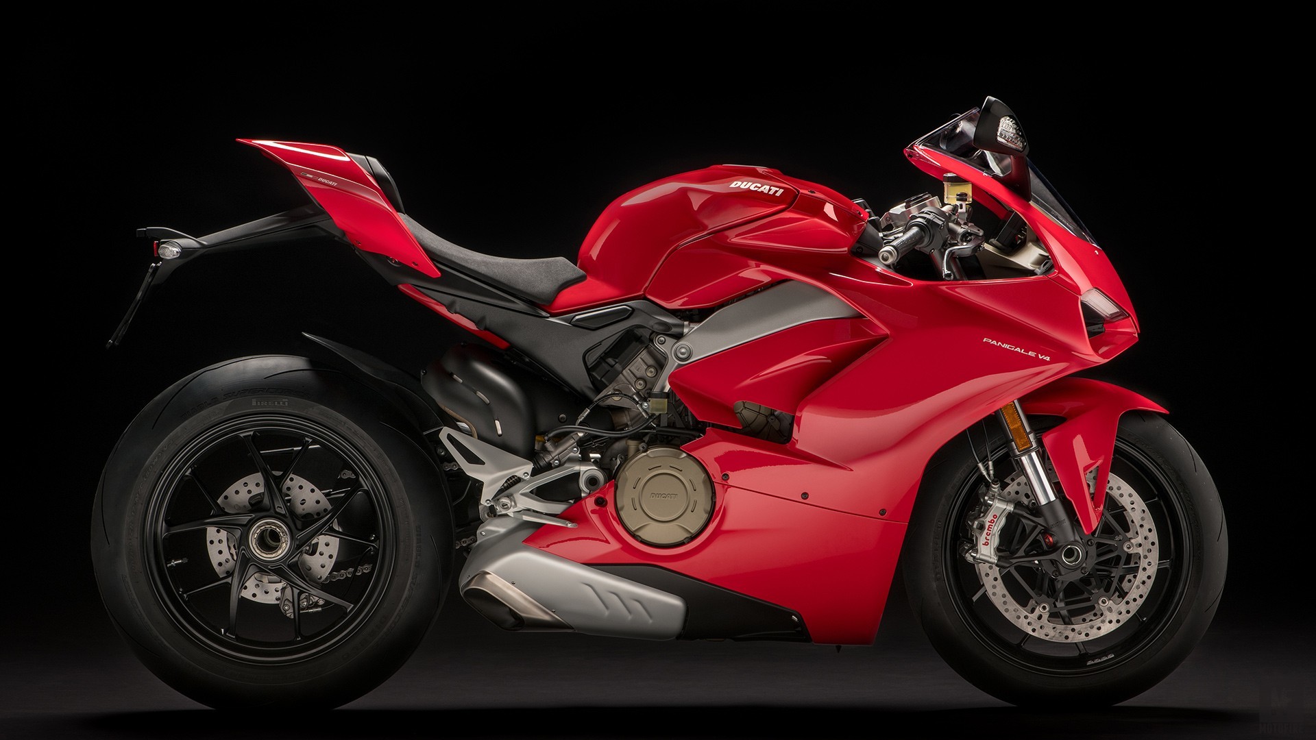 Panigale-V4-MY18-Red-02-Slider-Gallery-1920x1080.jpg