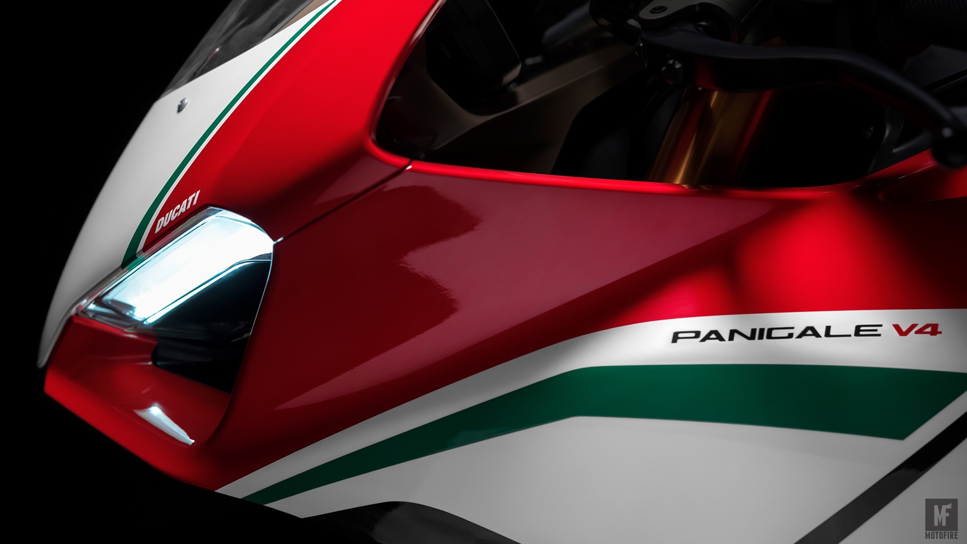 Panigale-V4-MY18-Tri-Colours-Livery-04-Slider-Gallery-1920x1080.jpg