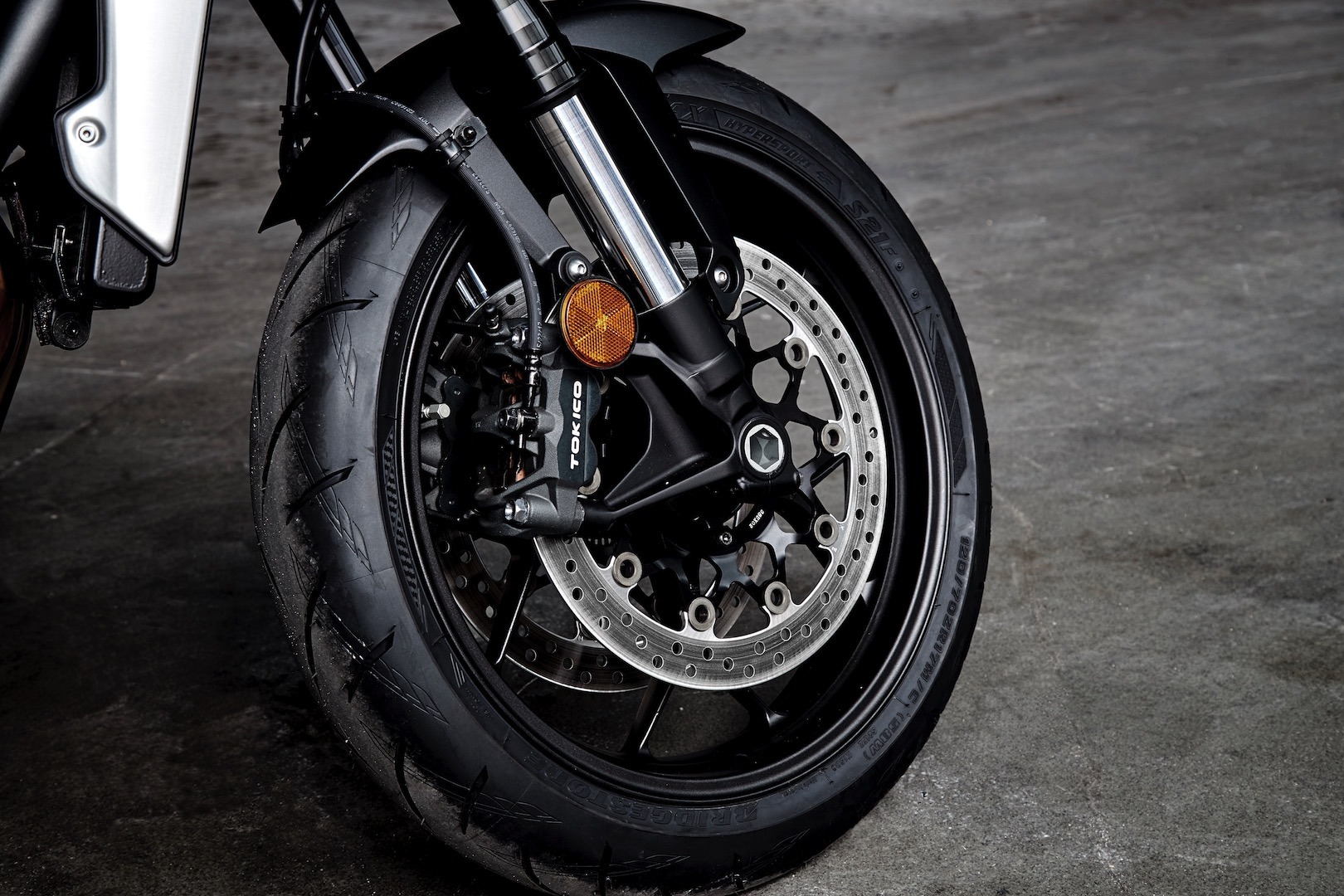 2018-Honda-CB1000R-First-Look-naked-sport-motorcycle-2.jpg