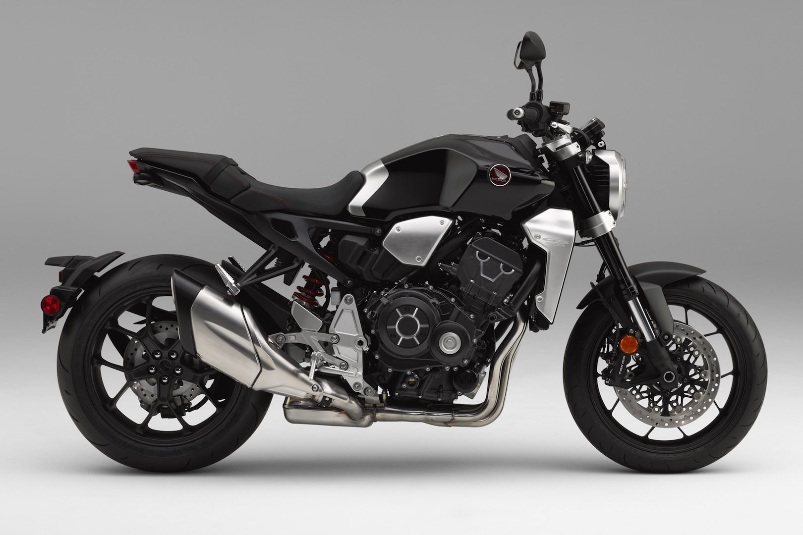 2018-Honda-CB1000R-First-Look-naked-sport-motorcycle-11.jpg
