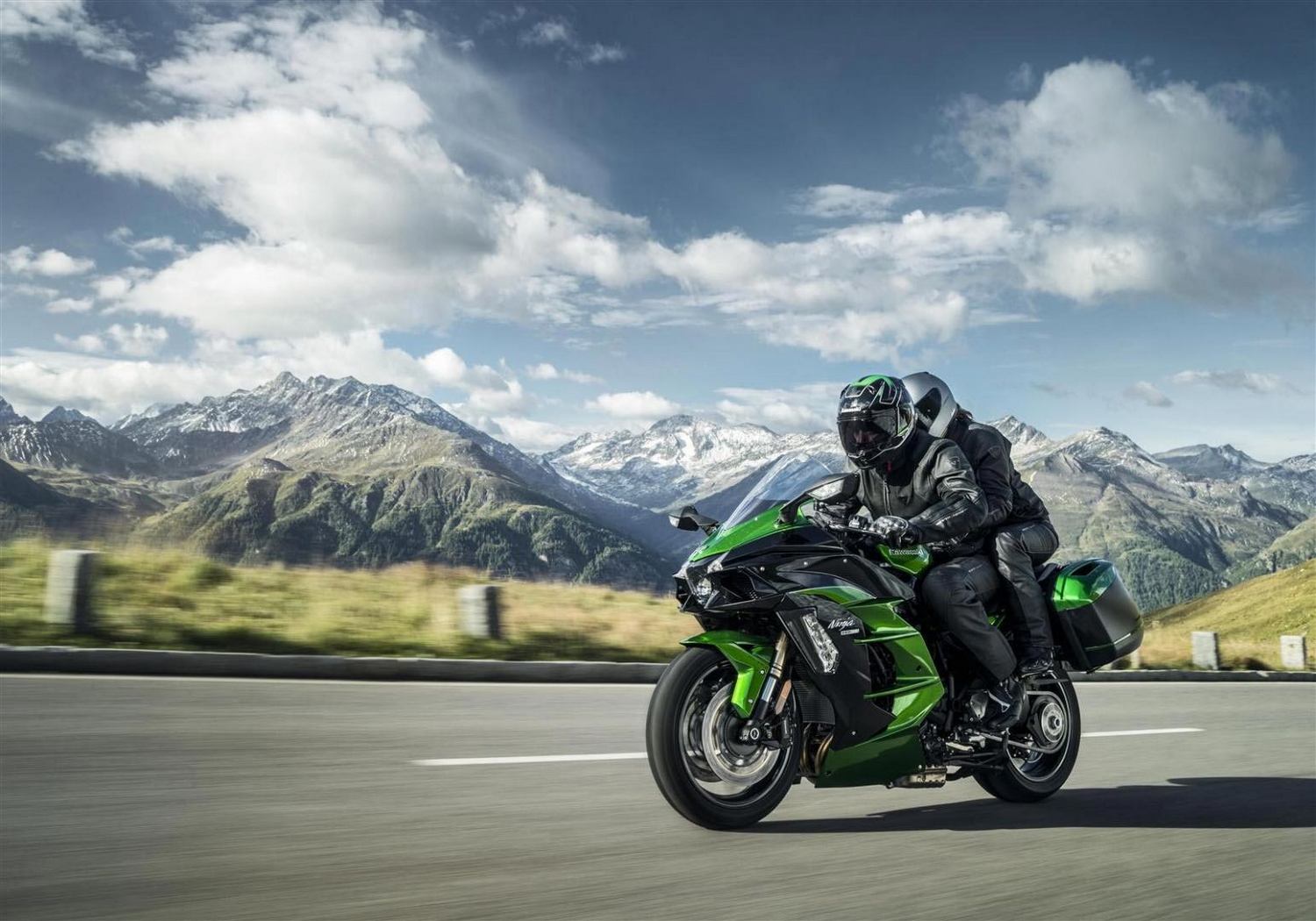 2018-kawasaki-ninja-h2-sx-se-first-look-fast-facts-12.jpg