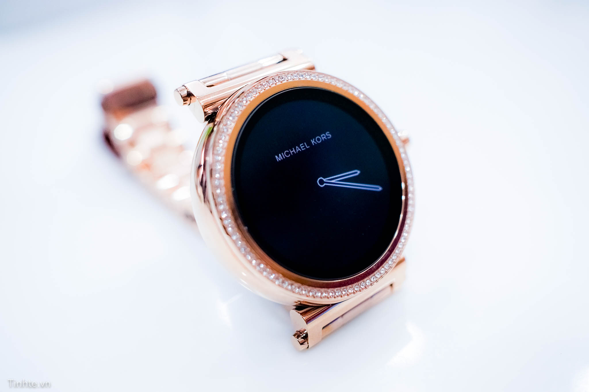 Trên tay Michael Kors Sofie và Grayson: Trai tài gái sắc, Smartwatch đẹp,  hoàn thiện rất tốt.