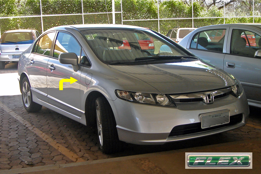 Brazilian_Honda_Civic_Flex_car_09_2008_logo_&_secondary_gas_tank.jpg