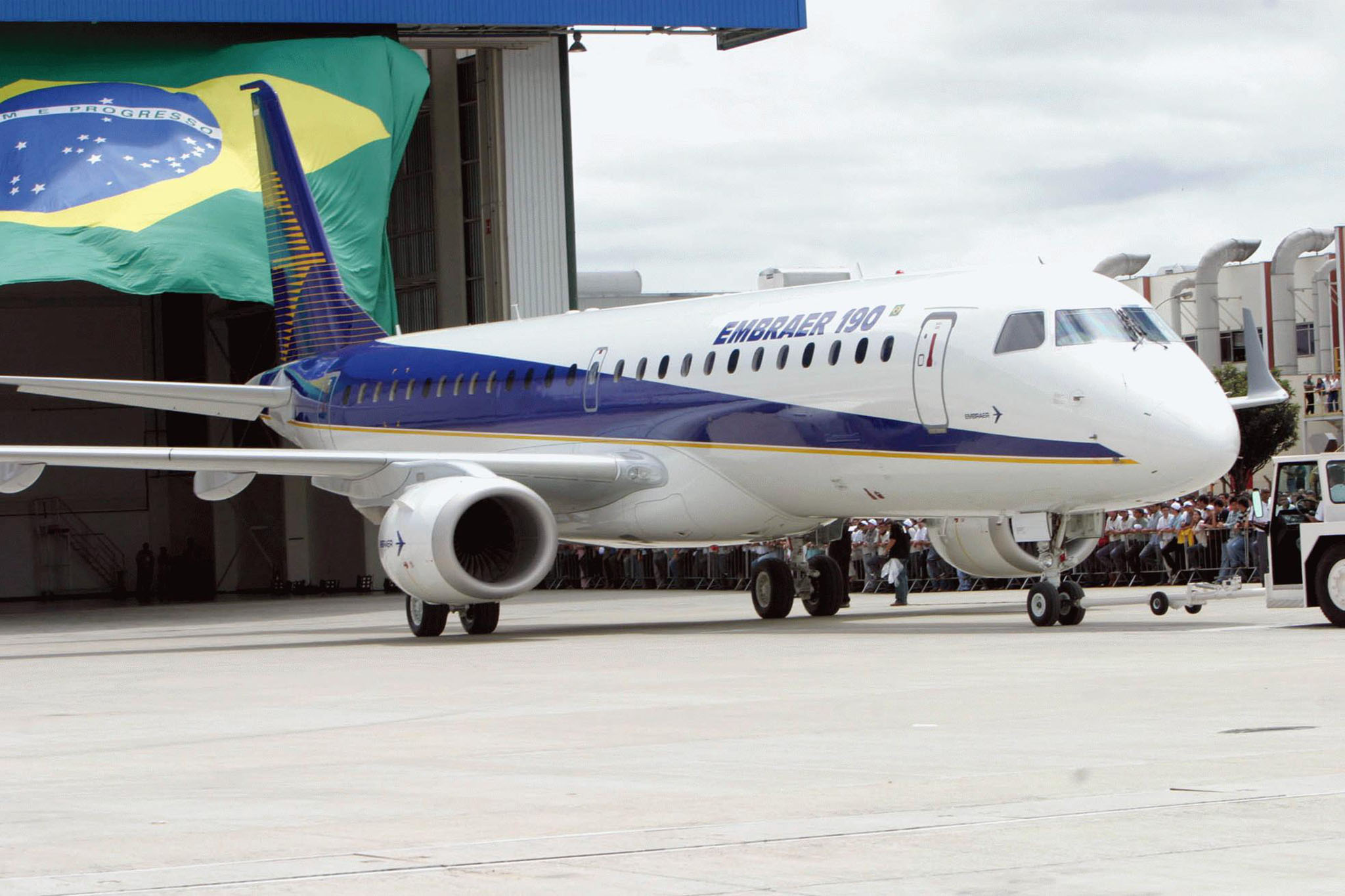Embraer 190.jpg