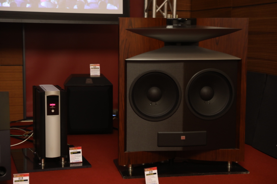 monospace-avshow-2017-hoàng-hải-audio-jbl-mark-levinson-1 (8).JPG