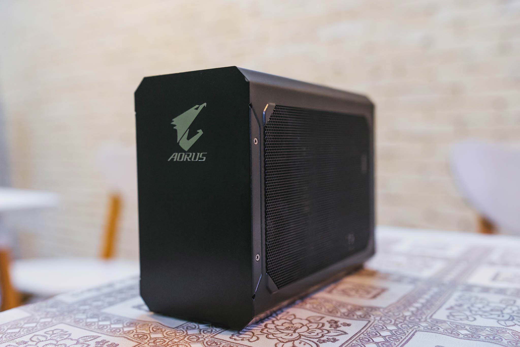 AORUS_GAMING_1080_BOX-4.jpg