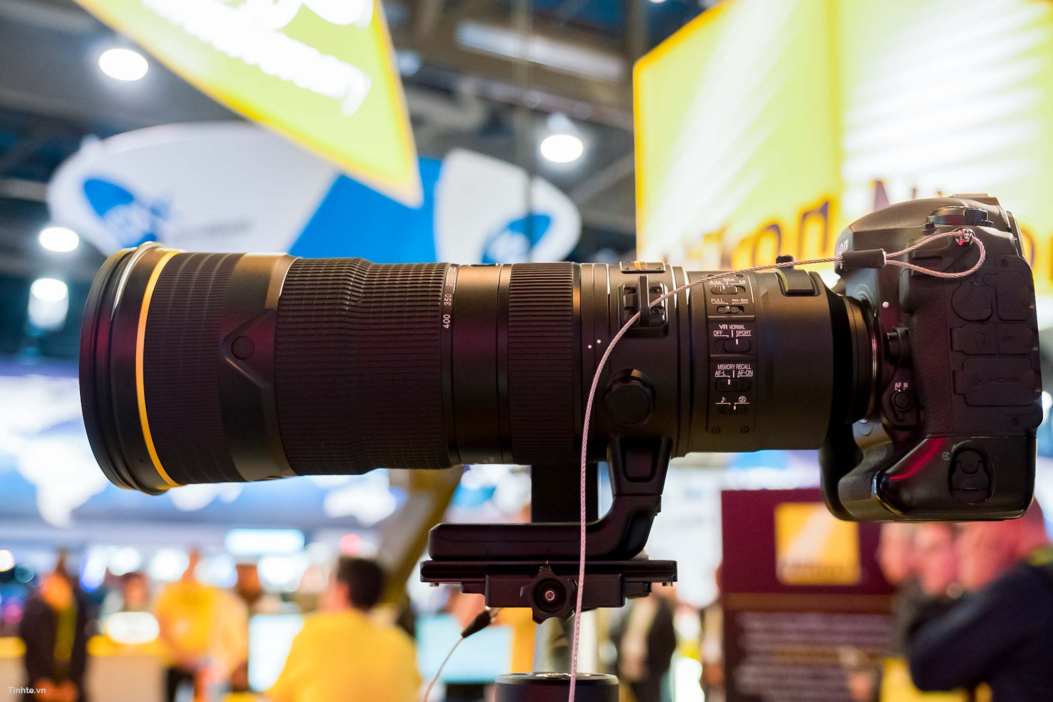 Nikkor 180-400mm F4E - Camera.tinhte.vn 3.jpg