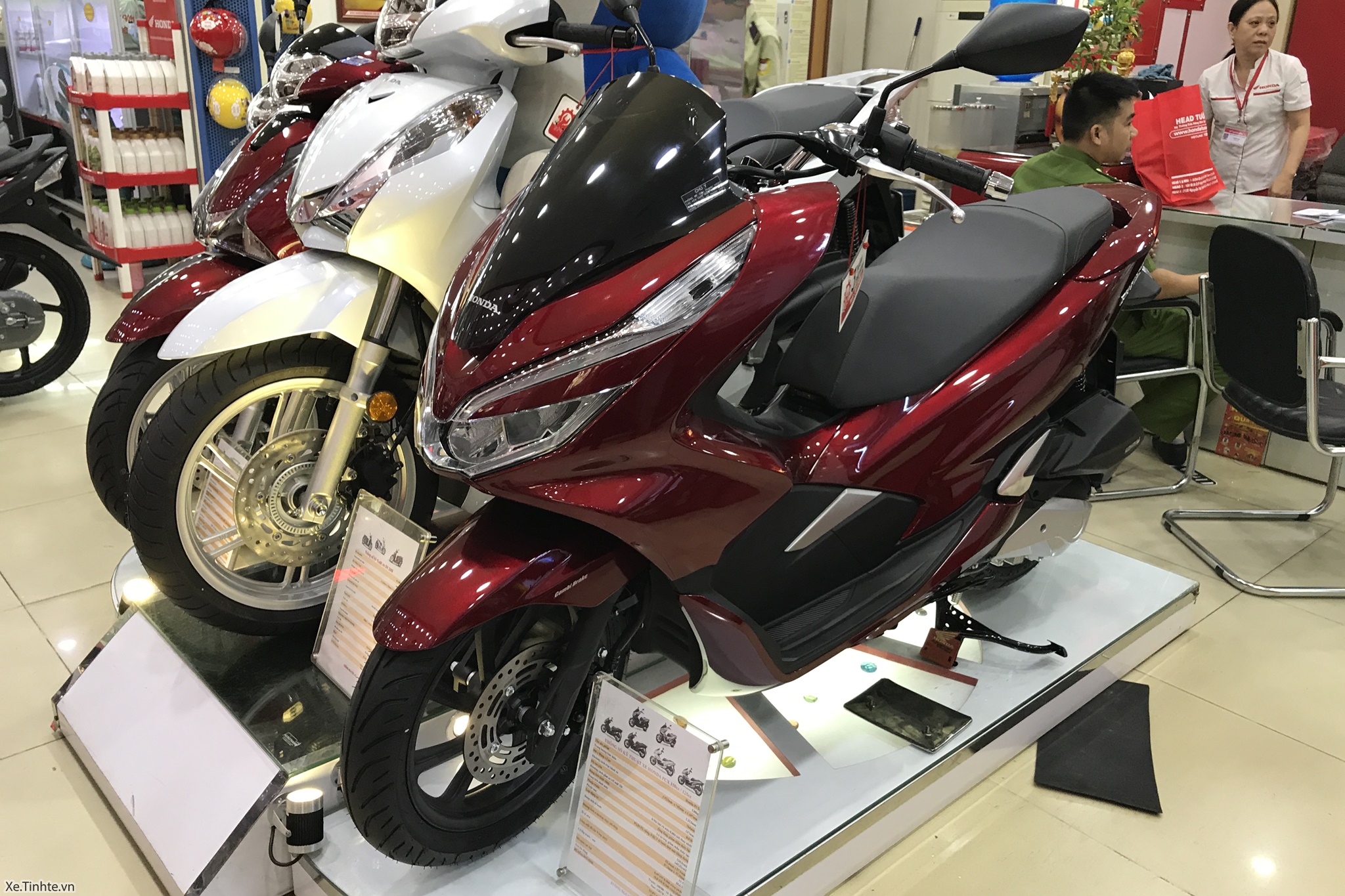 Hình ảnh chi tiết Honda PCX 2018 tại cửa hàng | Viết bởi Tuannph