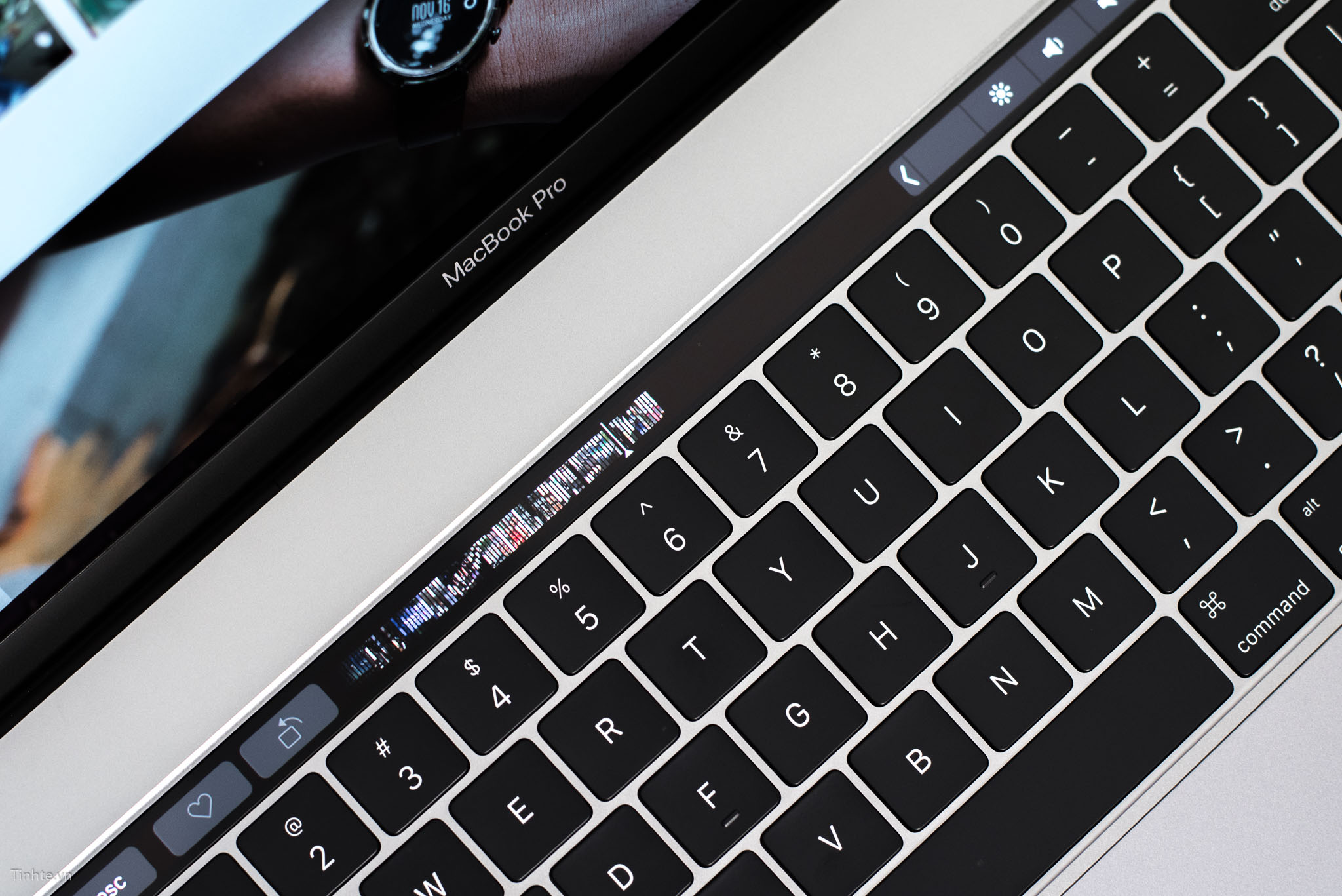 TouchBar.jpg