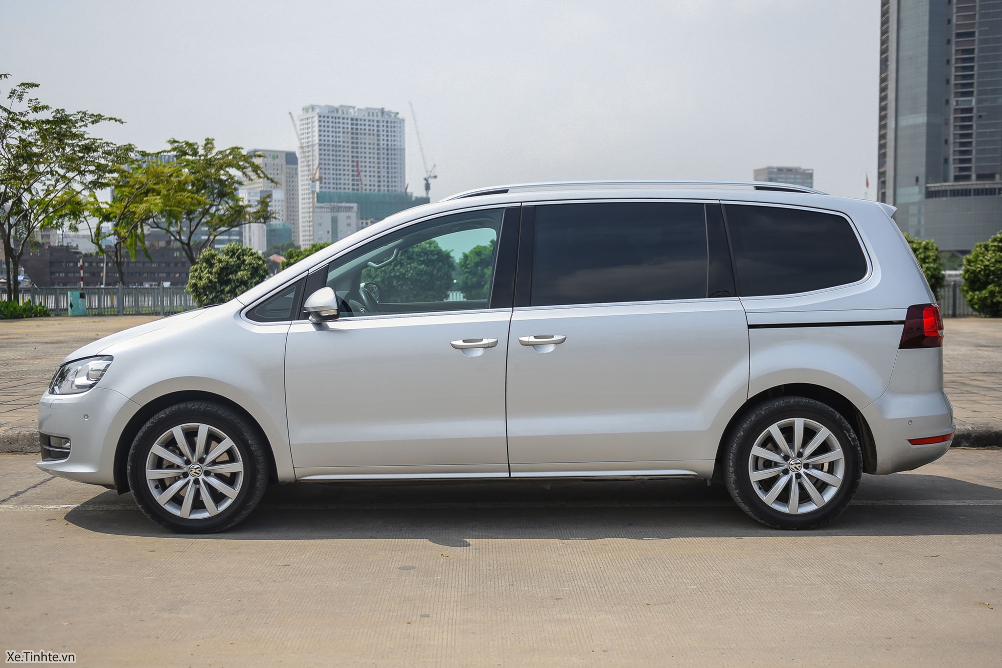 Volkswagen_Sharan_Xe_Tinhte_105.jpg