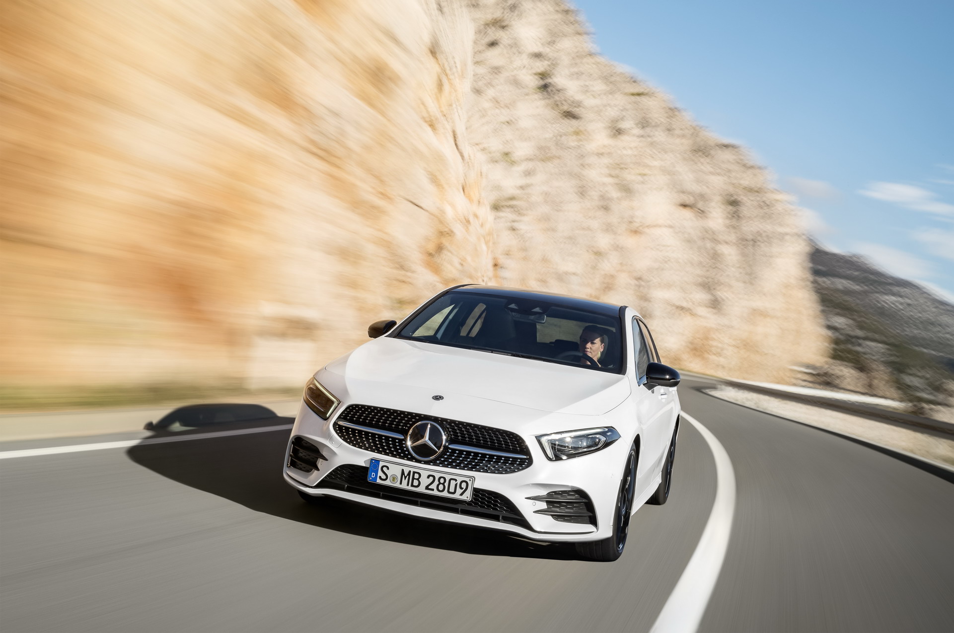 Mercedes-Benz_A-Class_2019_xe.tinhte.vn_5.jpg