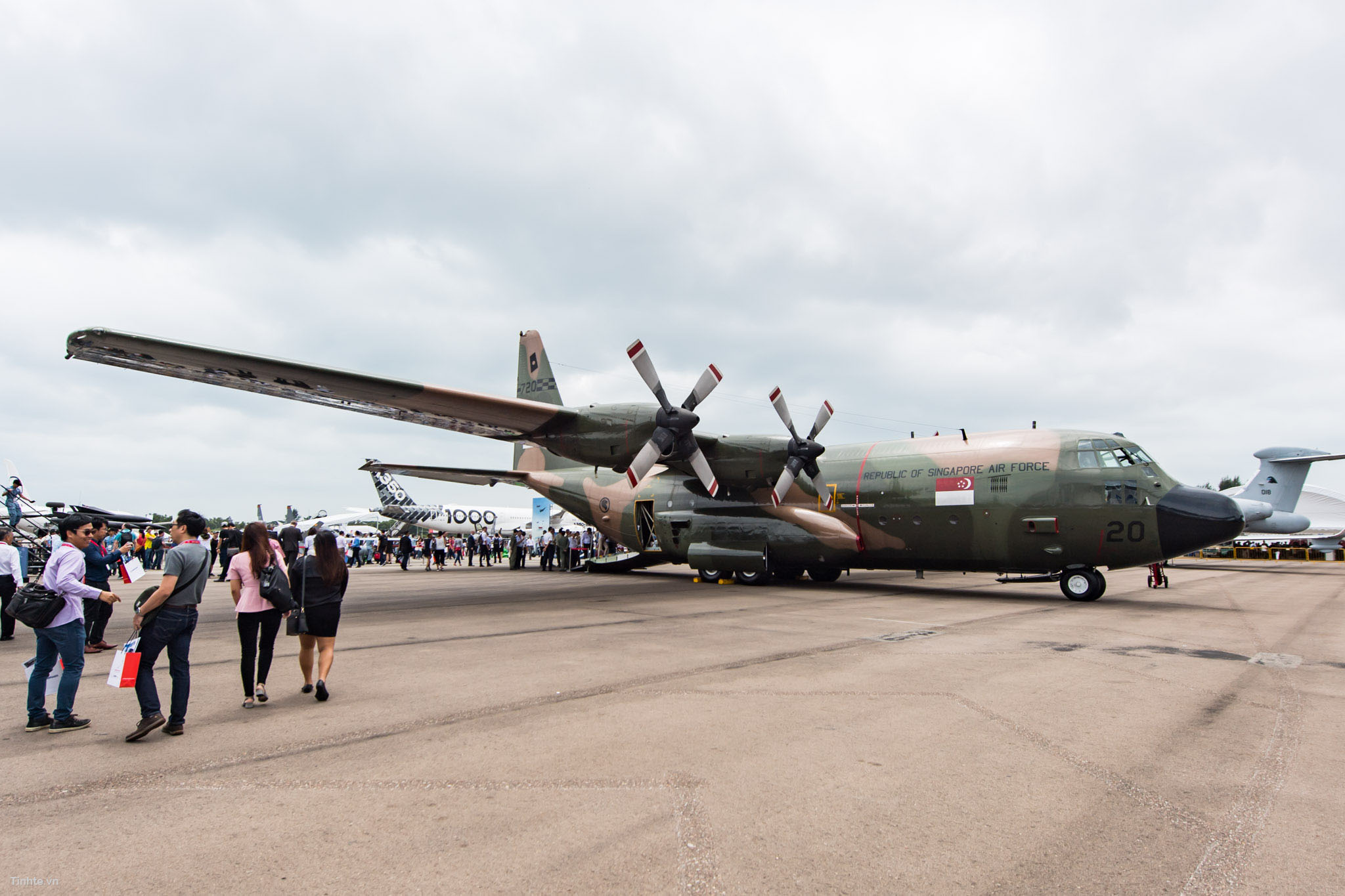 Tinhte.vn_C-130-Hercules-12.jpg