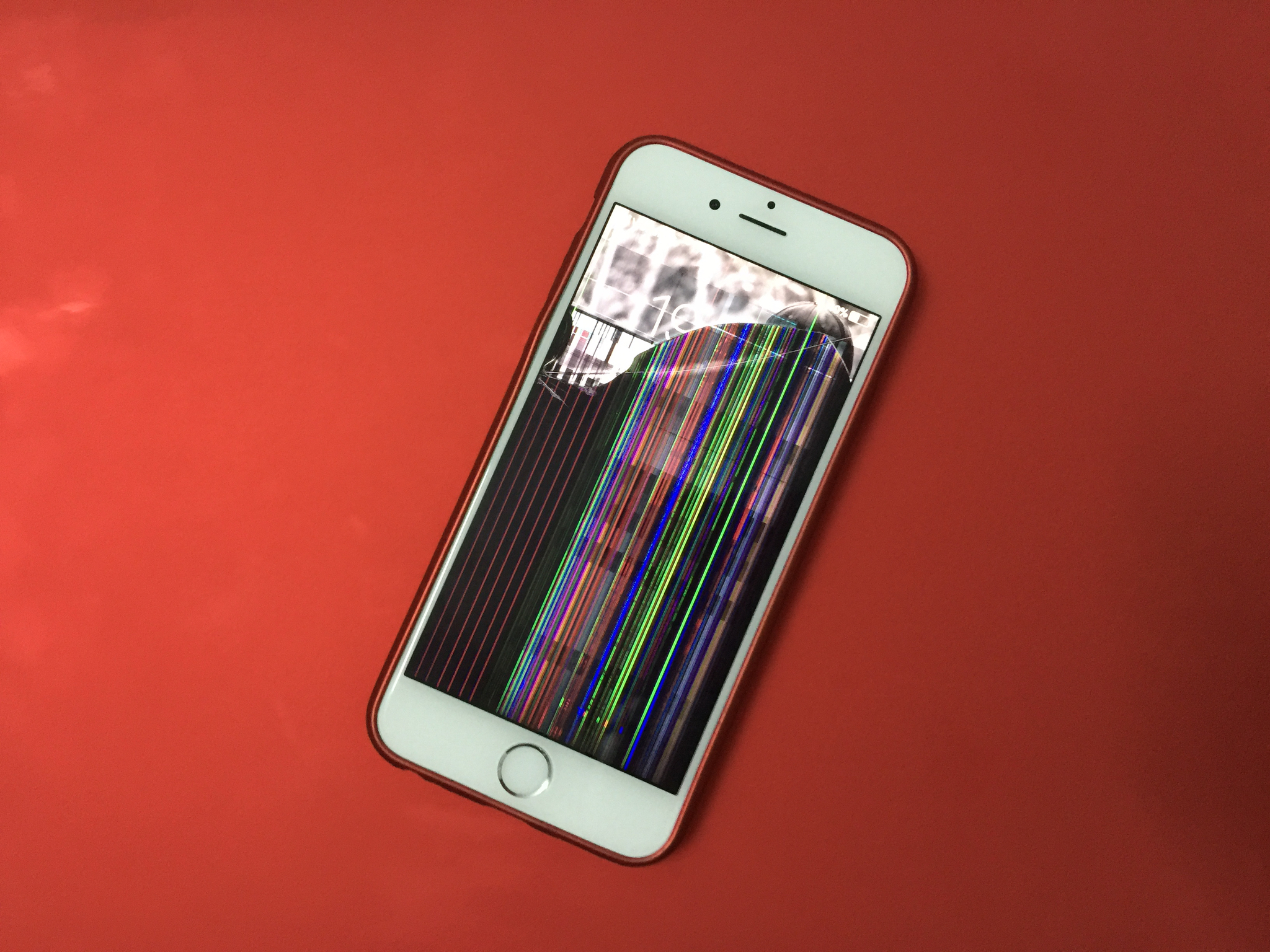 iPhone 6 vỡ màn hình dùng tốt mà cho lại con em gái