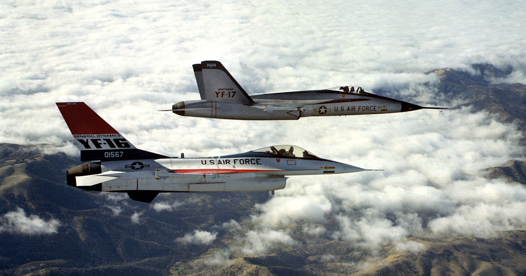 YF-16_and_YF-17.jpg