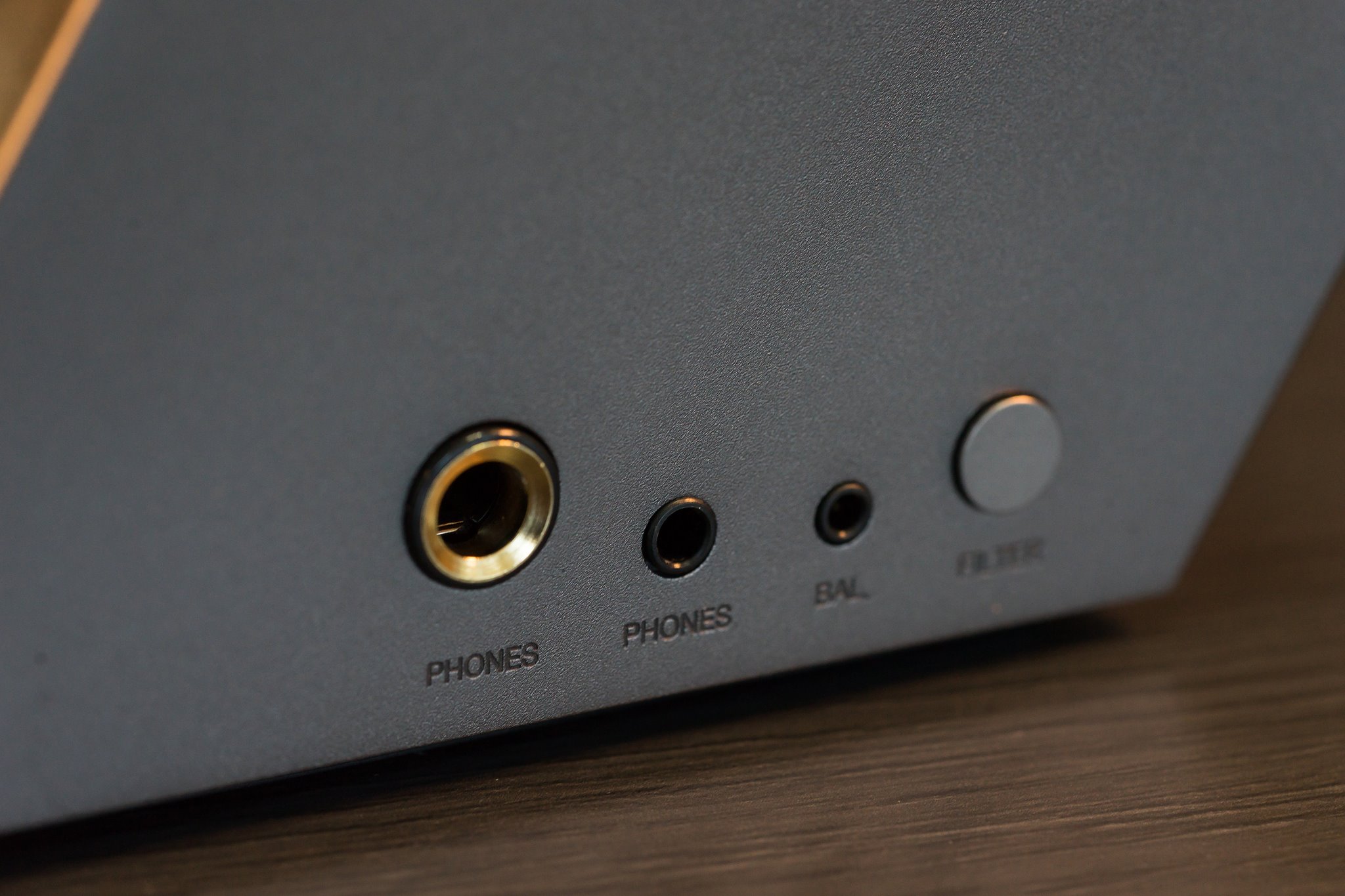 monospace_astell_kern_acro_L1000_9.jpg