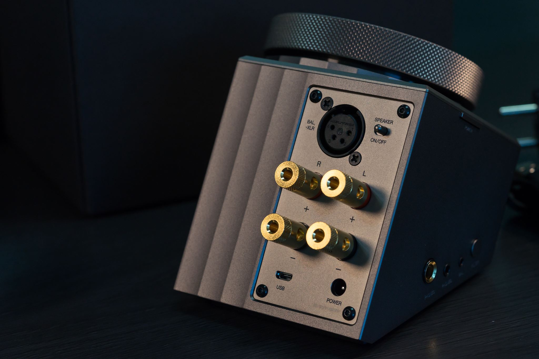 monospace_astell_kern_acro_L1000_11.jpg