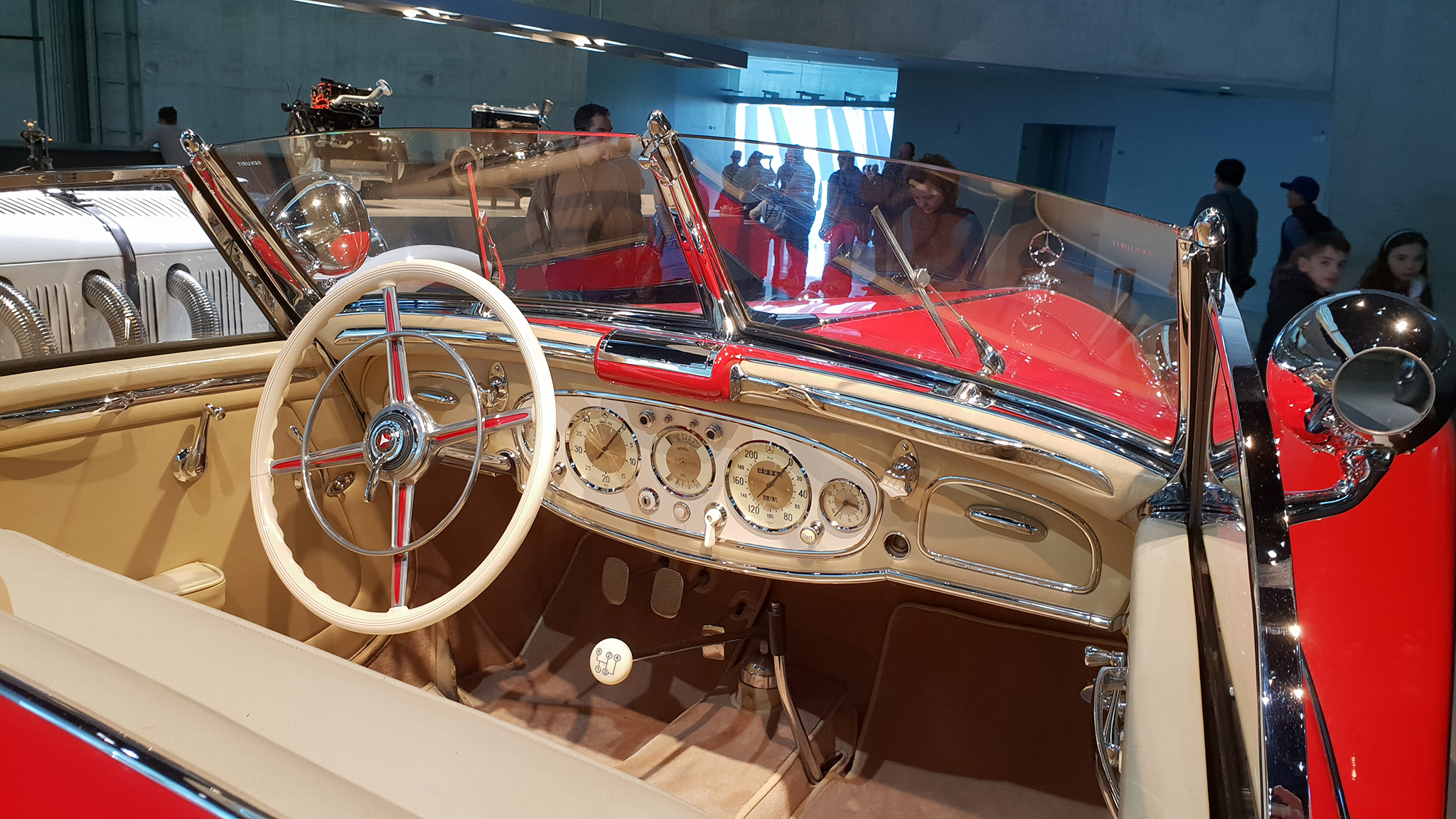 S9-Mercedes-Benz Museum-tinhte-3.jpg