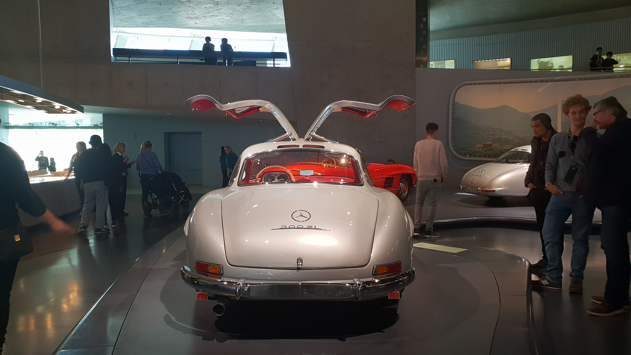 S9-Mercedes-Benz Museum-tinhte-14.jpg