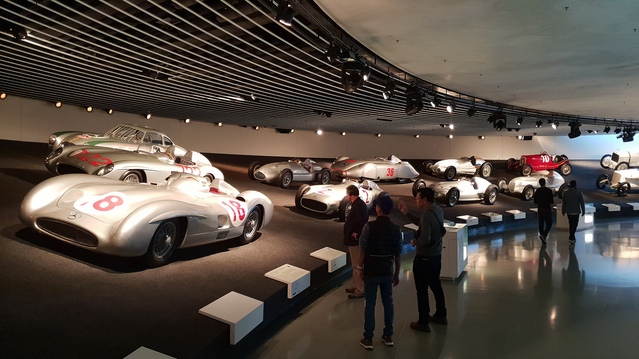 S9-Mercedes-Benz Museum-tinhte-31.jpg