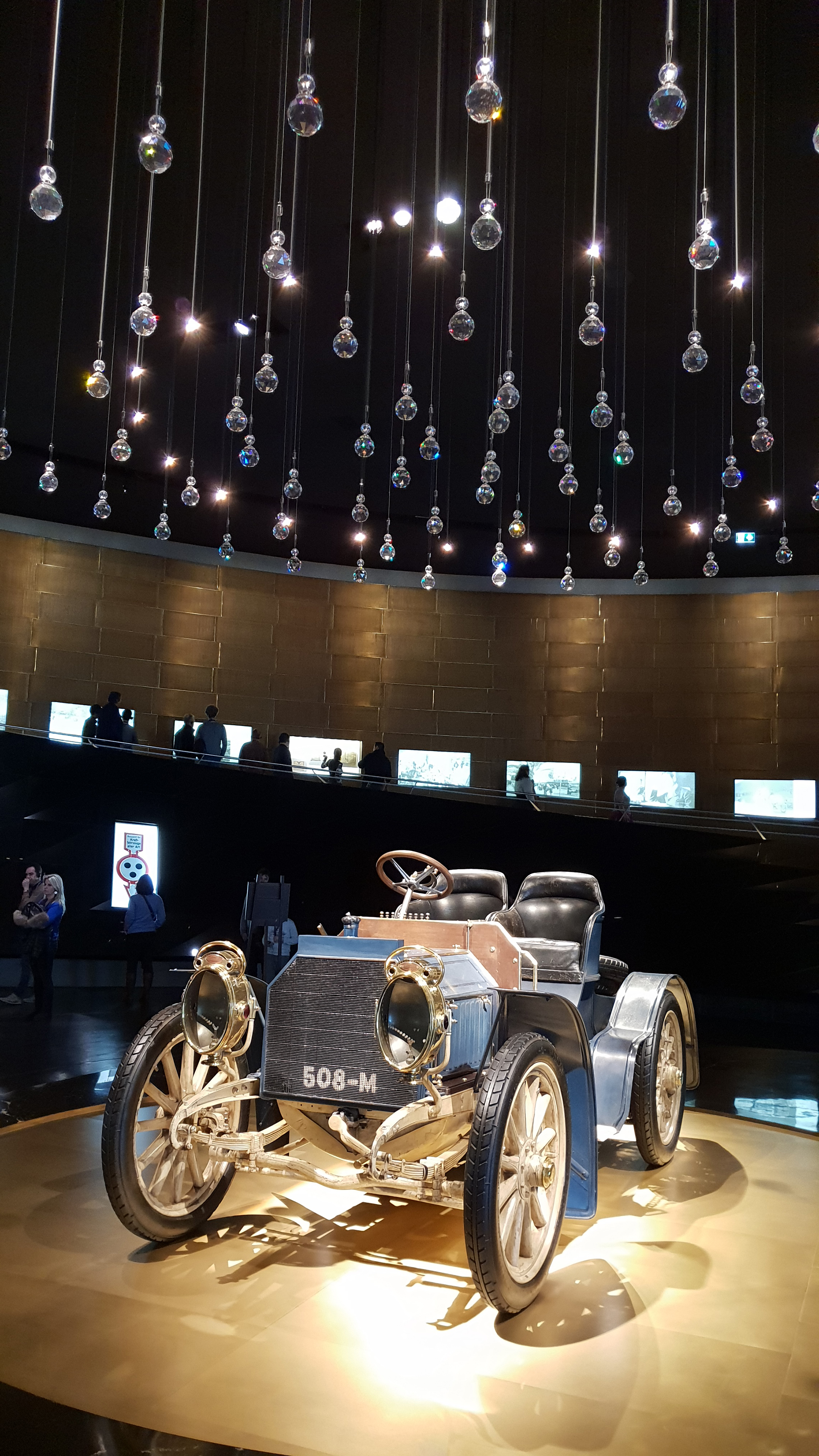 S9-Mercedes-Benz Museum-tinhte-57.jpg