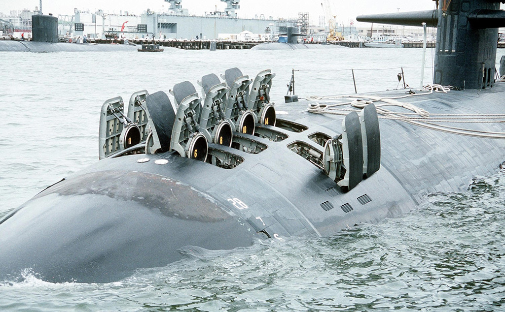 Tàu ngầm Los Angeles là một trong những chiếc tàu ngầm hiện đại nhất thế giới hiện nay. Hình ảnh về chiếc tàu này sẽ giúp bạn cảm nhận được sức mạnh vượt trội của kỹ thuật nghiên cứu và lắp đặt hàng hải. Hãy cùng chiêm ngưỡng những bức ảnh tuyệt đẹp về chiếc tàu ngầm này trên trang của chúng tôi.
