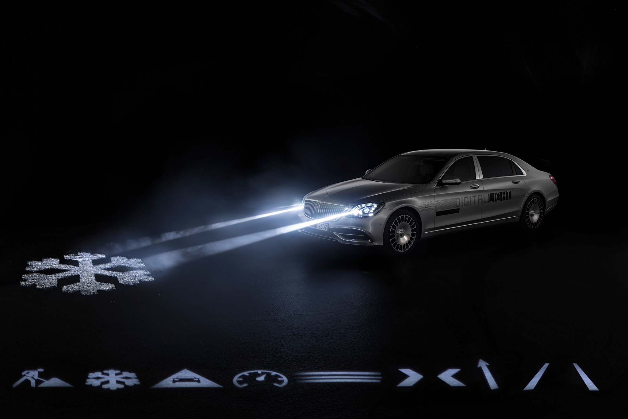 Mercedes-Benz_Digital_Light_gms18_tinhte_3.jpg