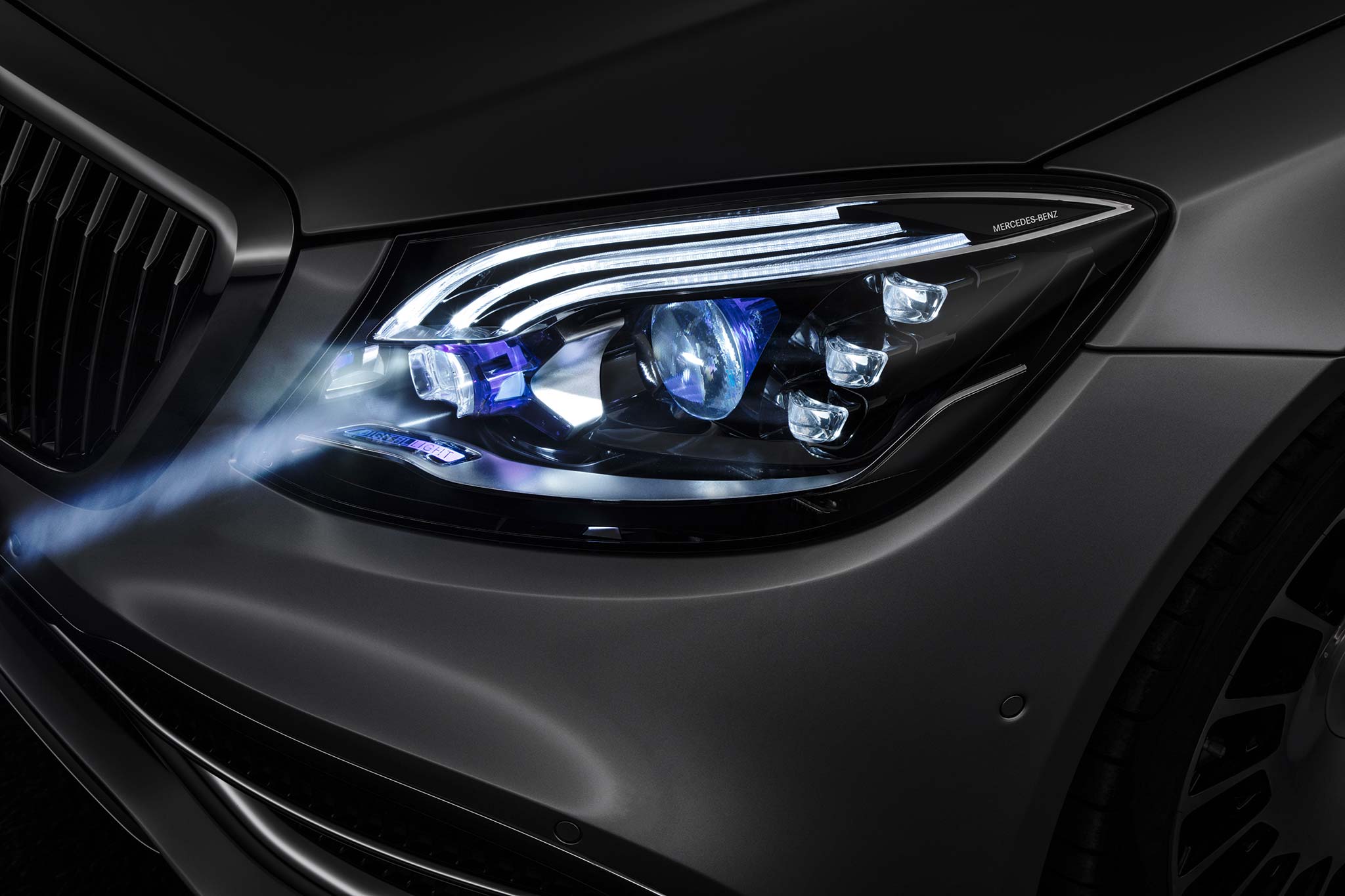 Mercedes-Benz_Digital_Light_gms18_tinhte_5.jpg