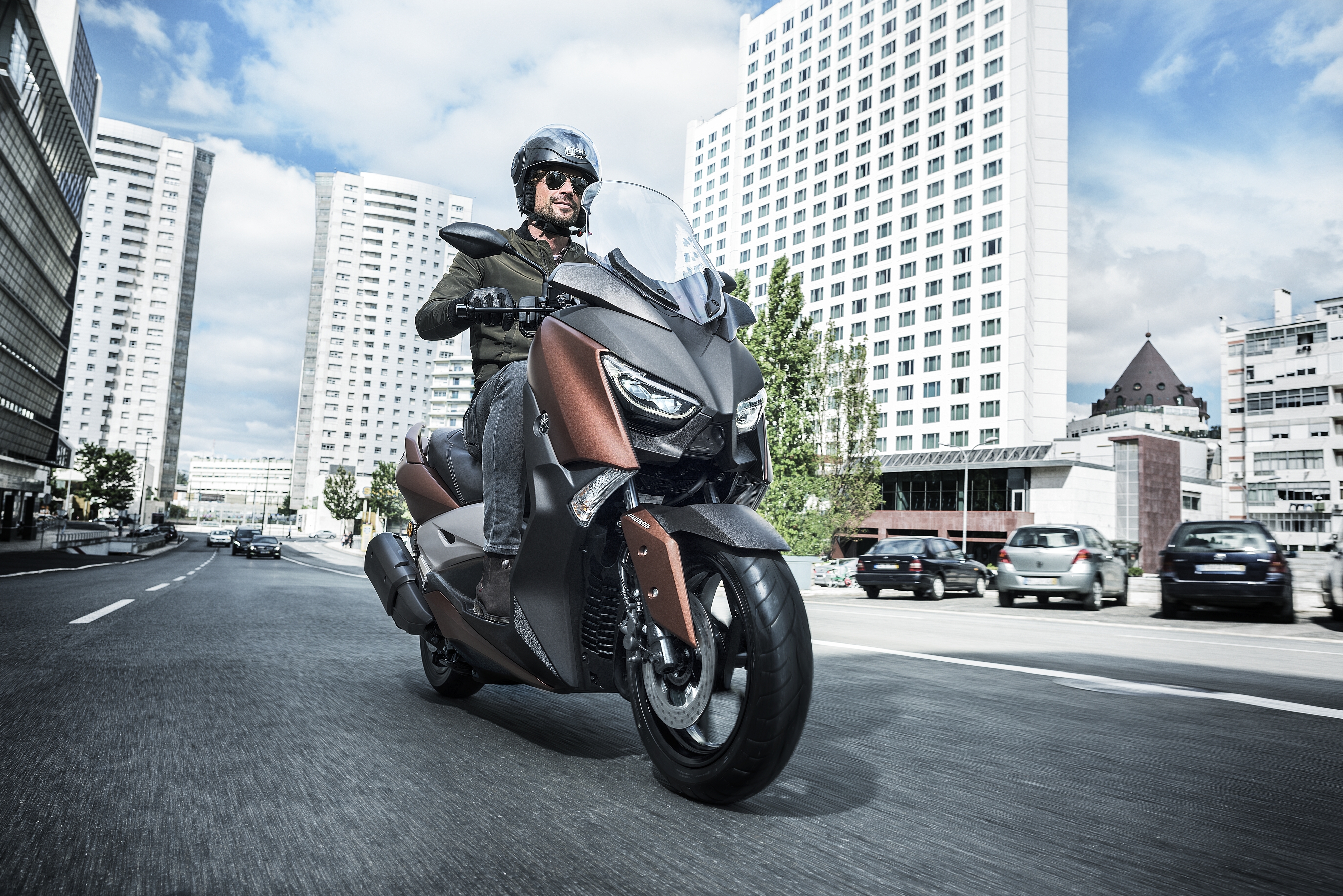 2108-Yamaha-XMax-250-1.jpg