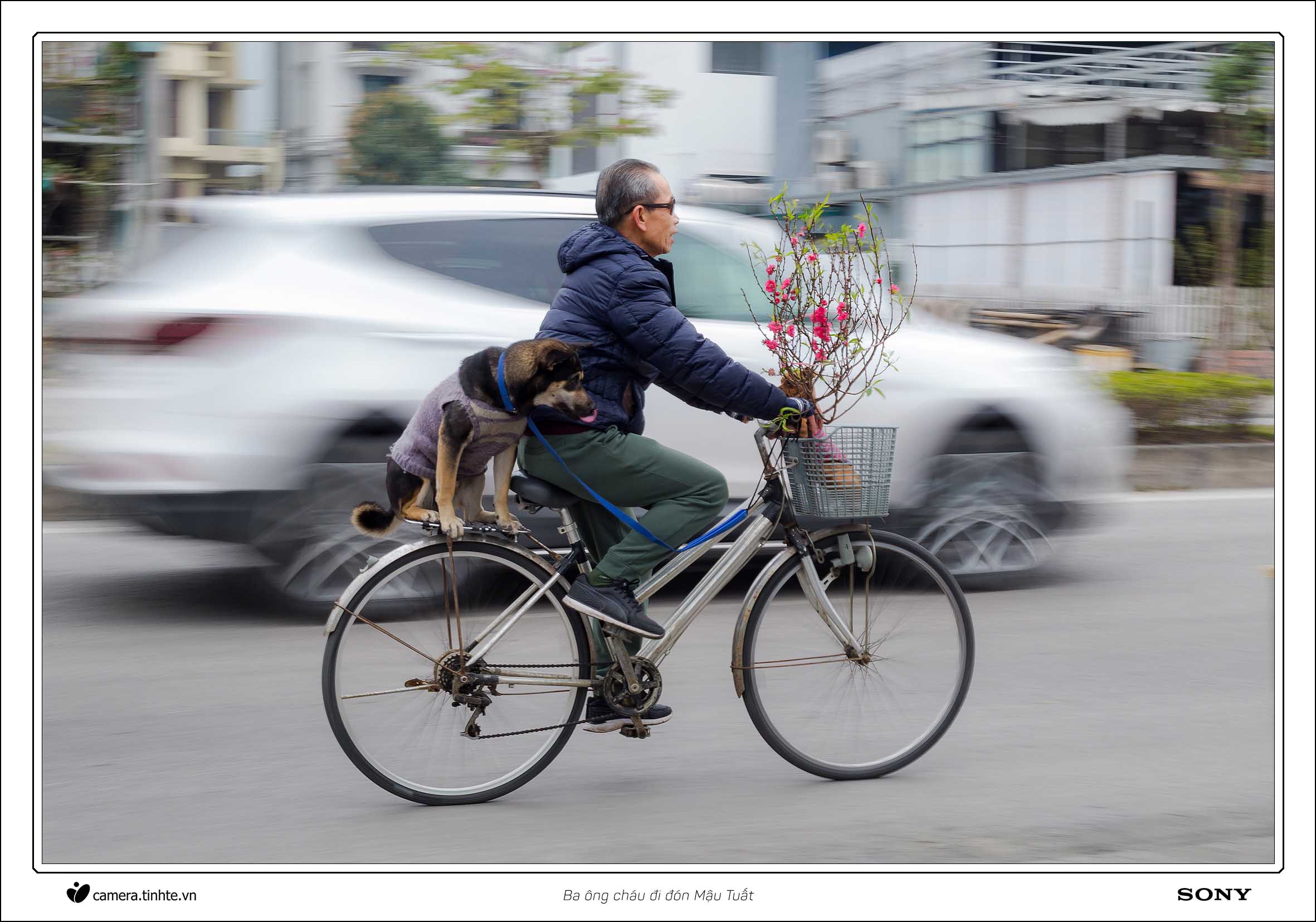 Ba ông cháu đi đón Mậu Tuất.jpg