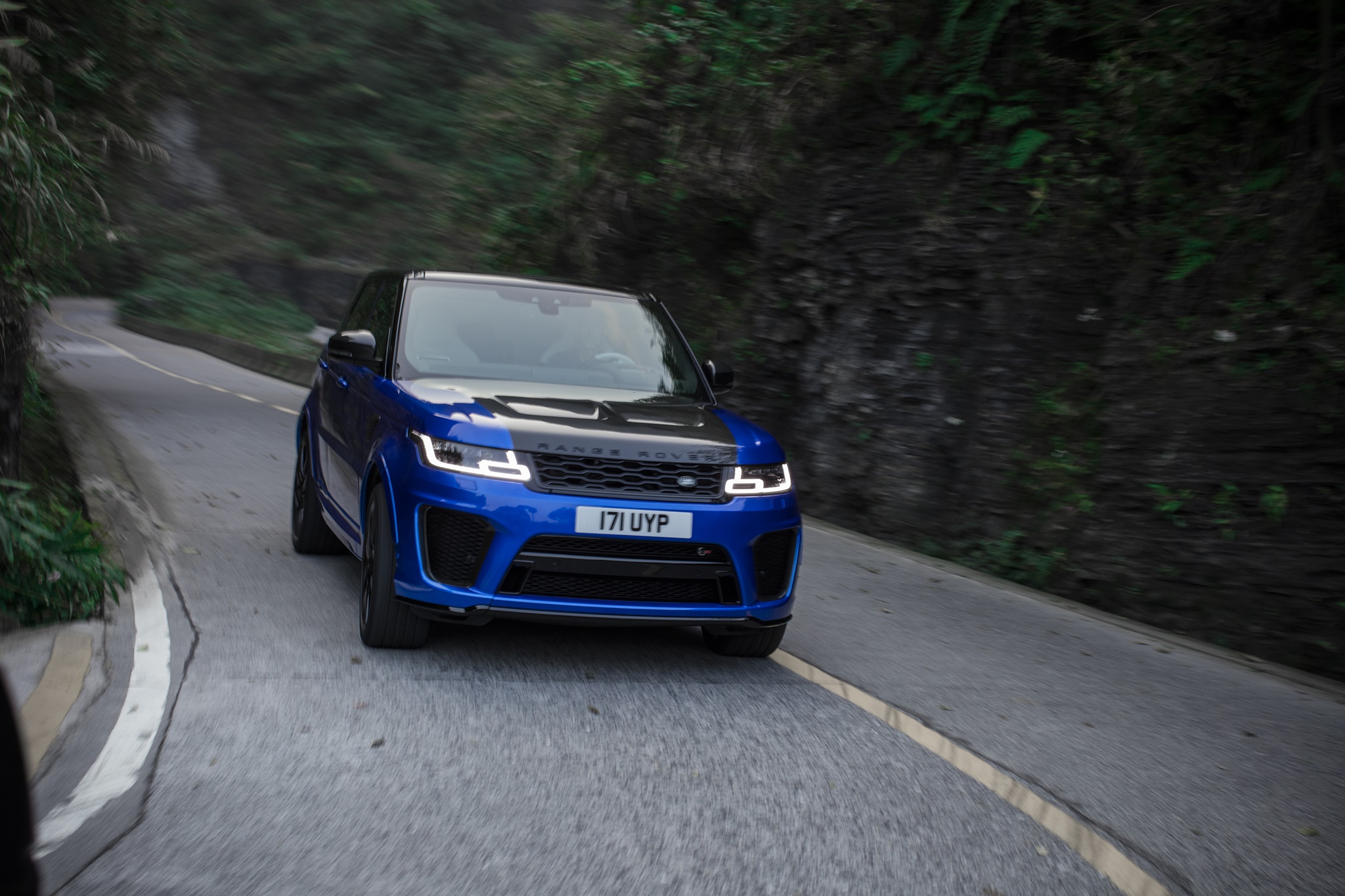 Range_Rover_Sport_SVR_Xe_Tinhte-003.jpg