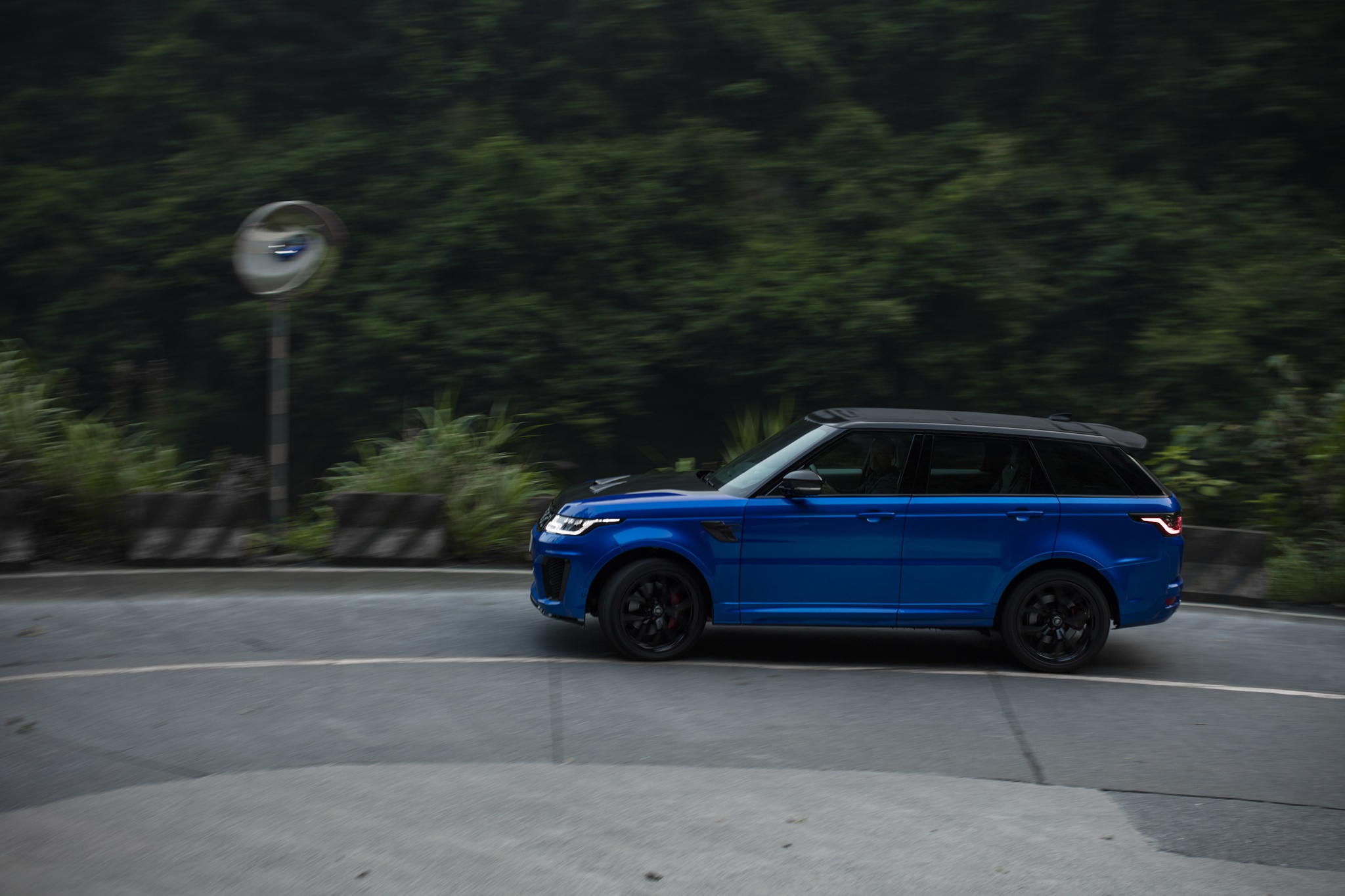 Range_Rover_Sport_SVR_Xe_Tinhte-012.jpg