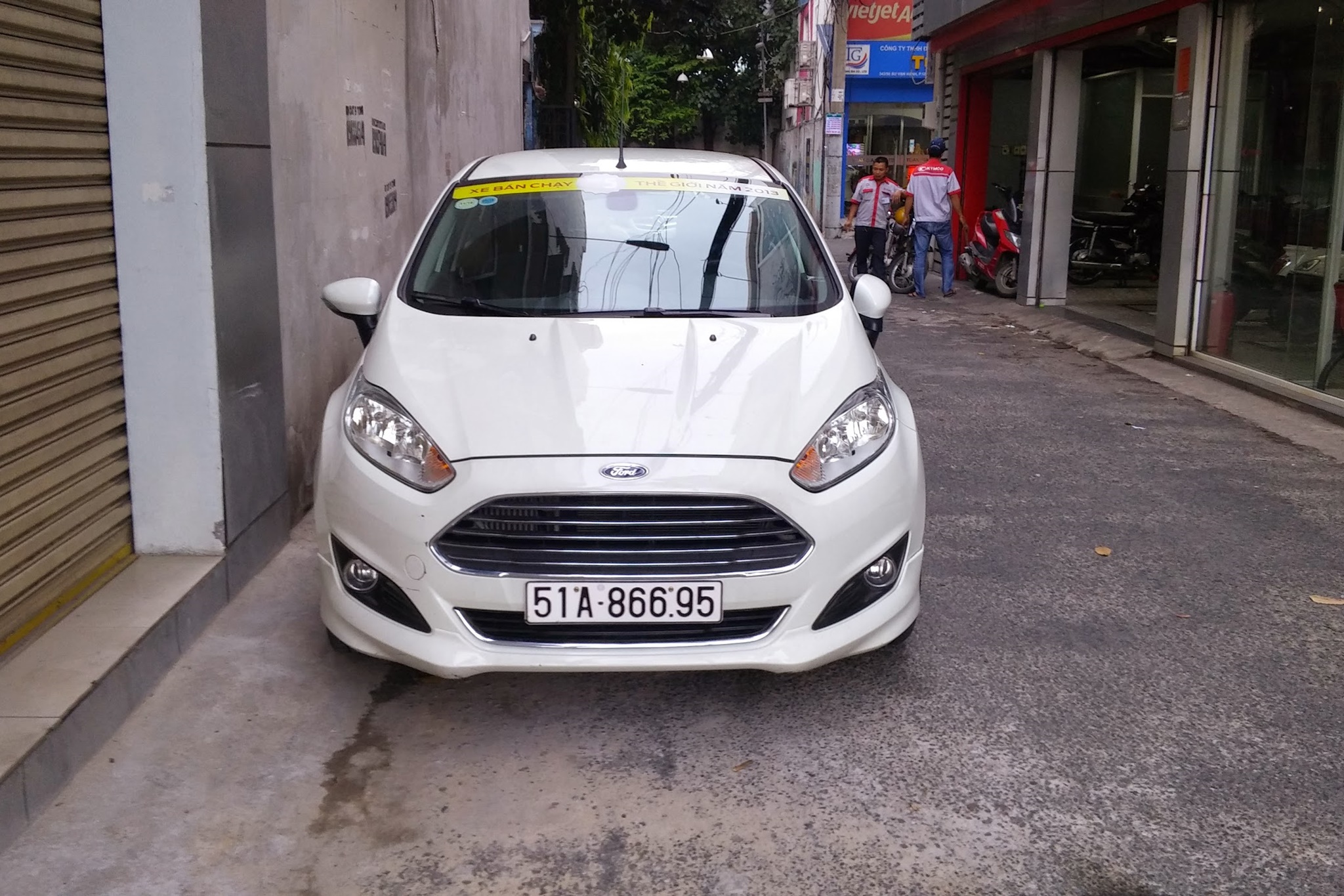 Honda_Jazz_Ford_Fiesta_Xe_Tinhte-003.jpg