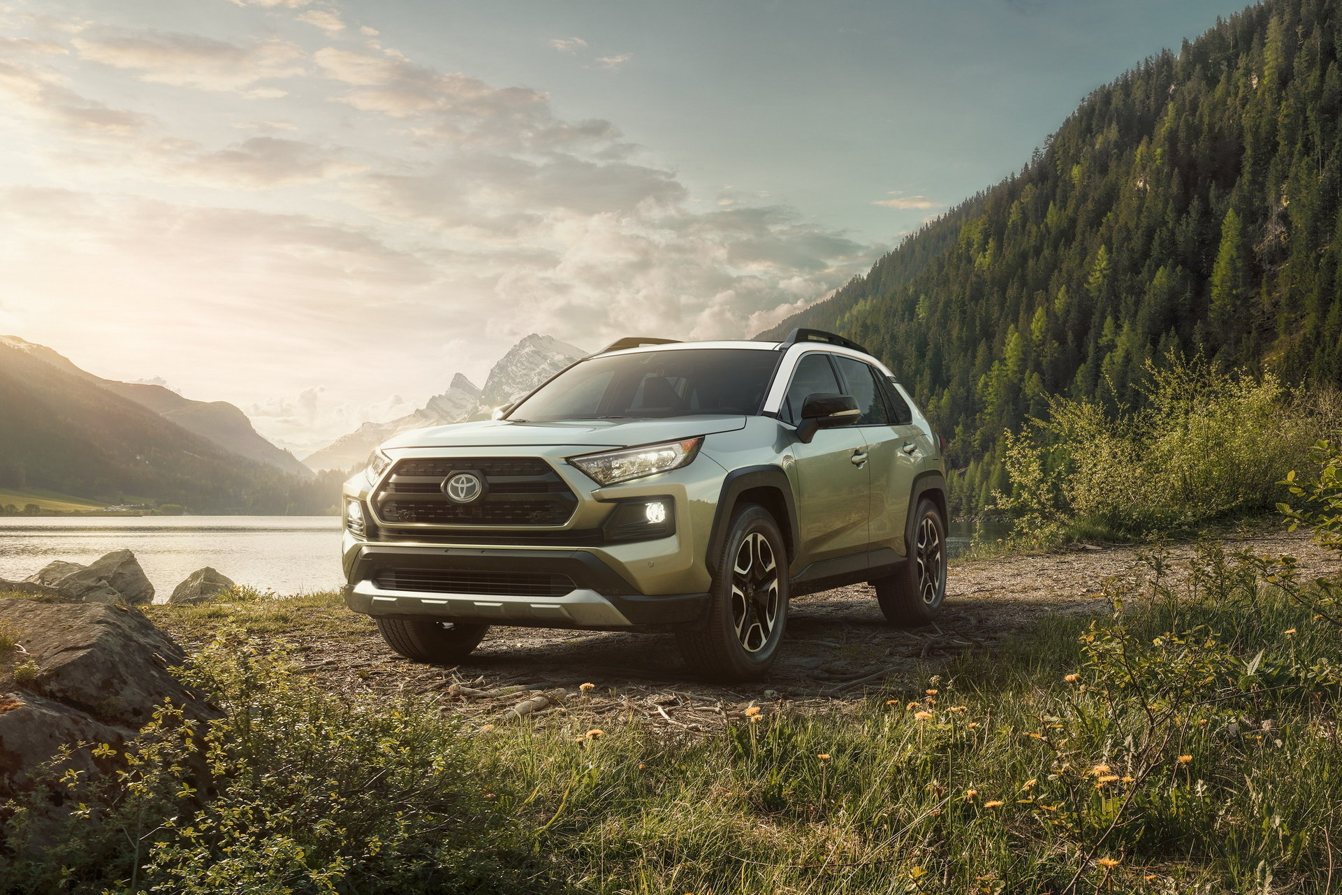 2019-Toyota-RAV4-5.jpg