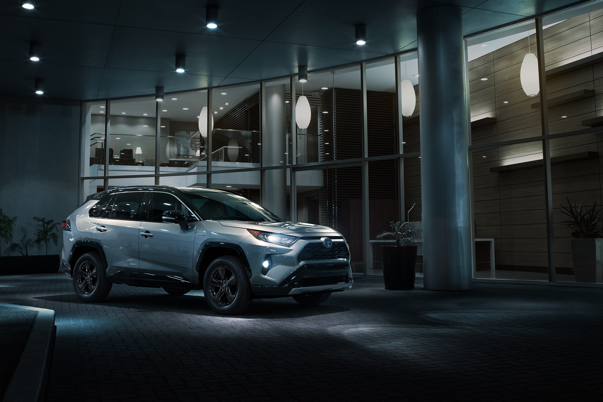 2019-Toyota-RAV4-10.jpg