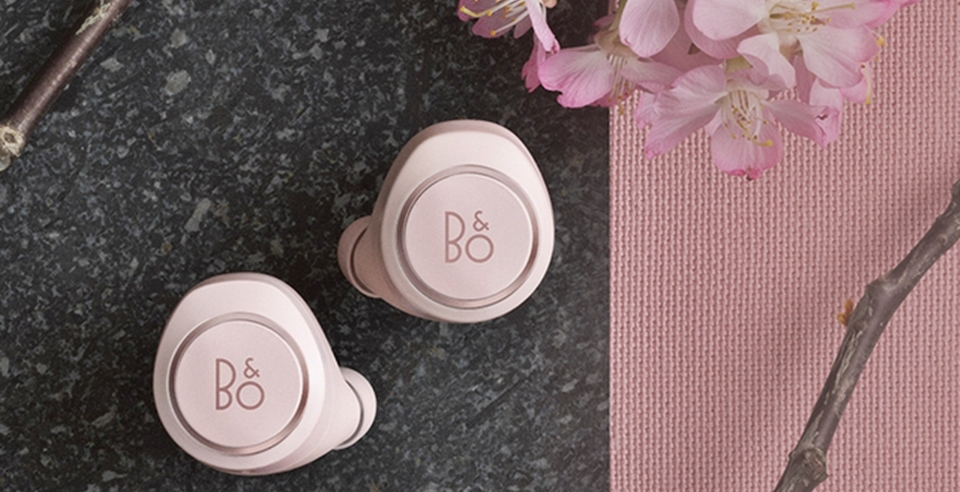 monospace-bo-Beoplay-E8-Powder-Pink-1.jpg