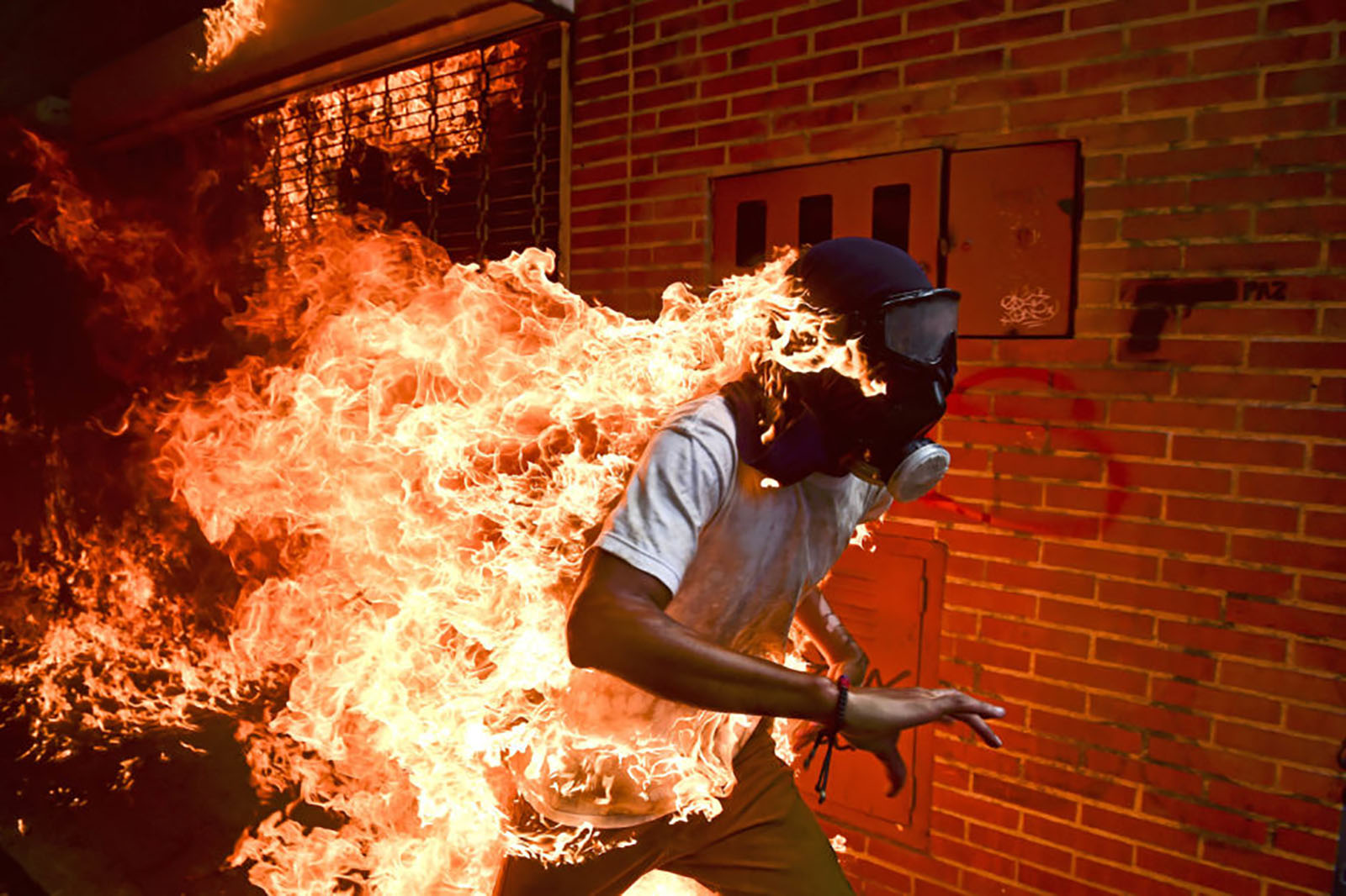 006_world-press-photo-of-the-year-nominee_ronaldo-schemidt-agence-france-presse-940x626.jpg