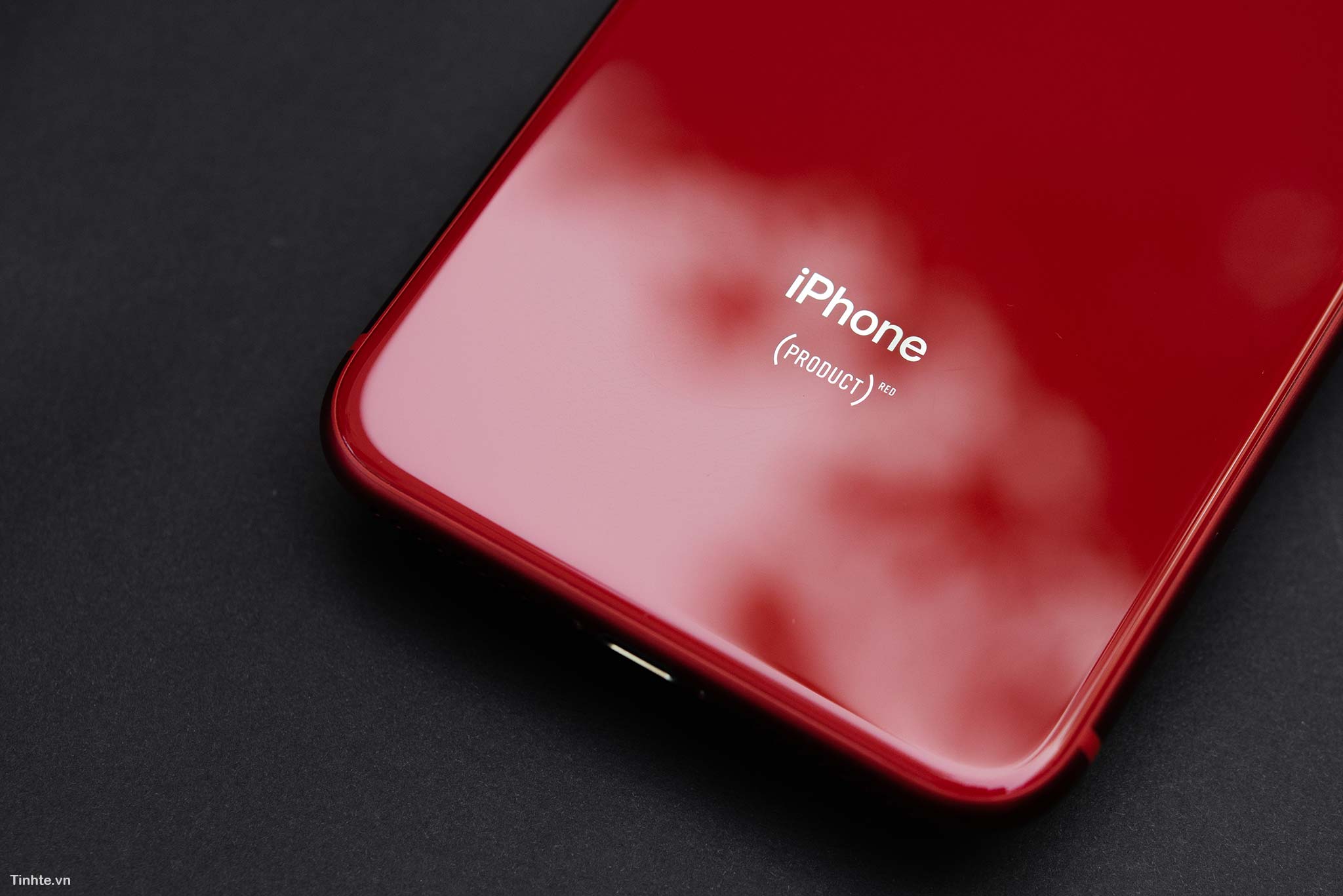 tinhte_tren_tay_apple_iphone_8_product_red_10.jpg