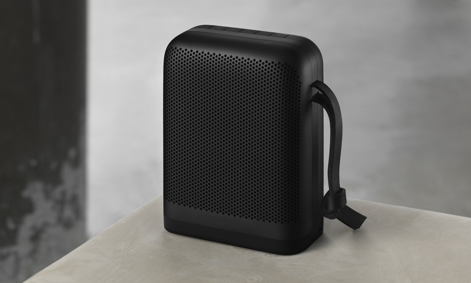 beoplay-p6-black-41493322861-o-1.jpg