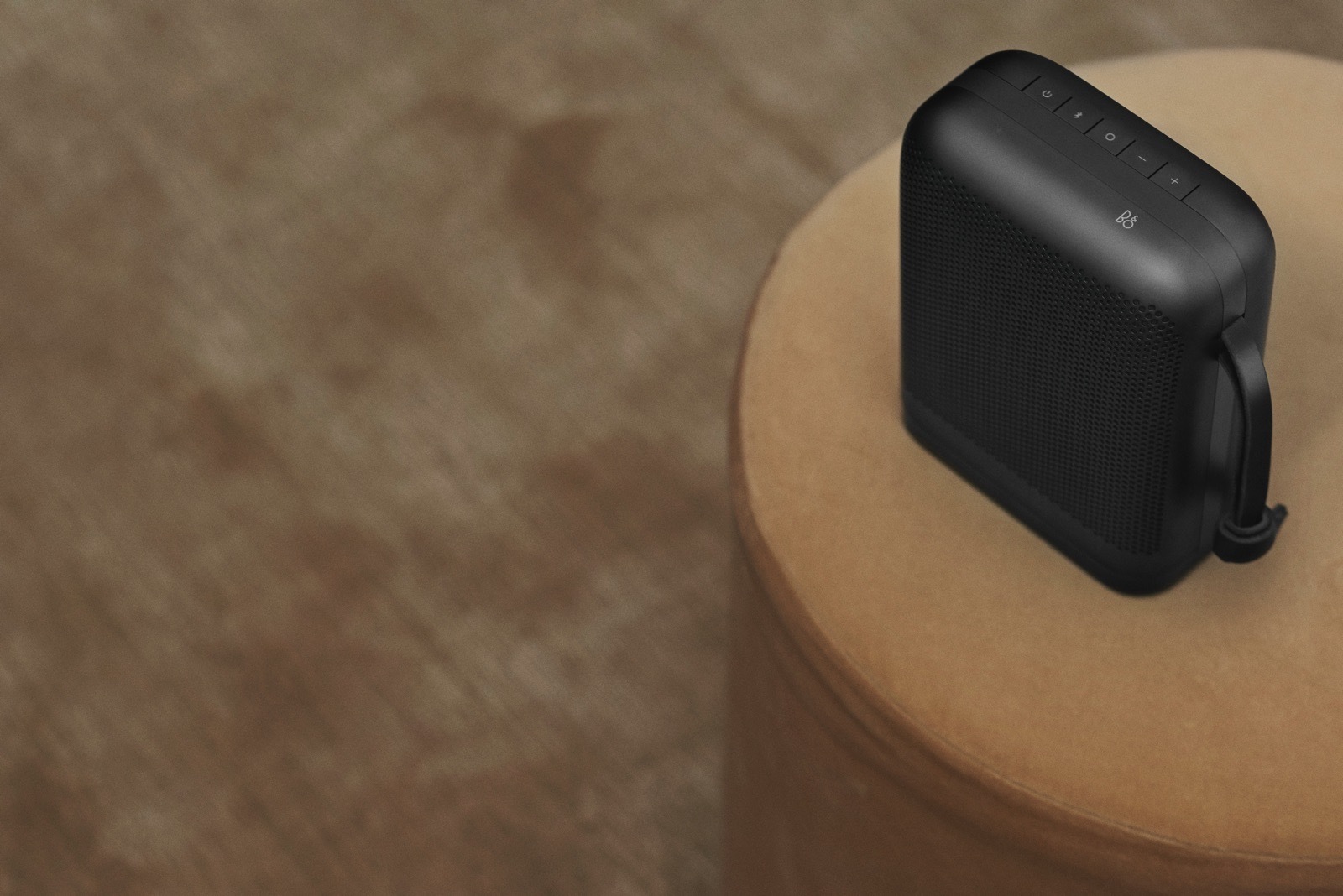 beoplay-p6-black-41493358291-o-1.jpg