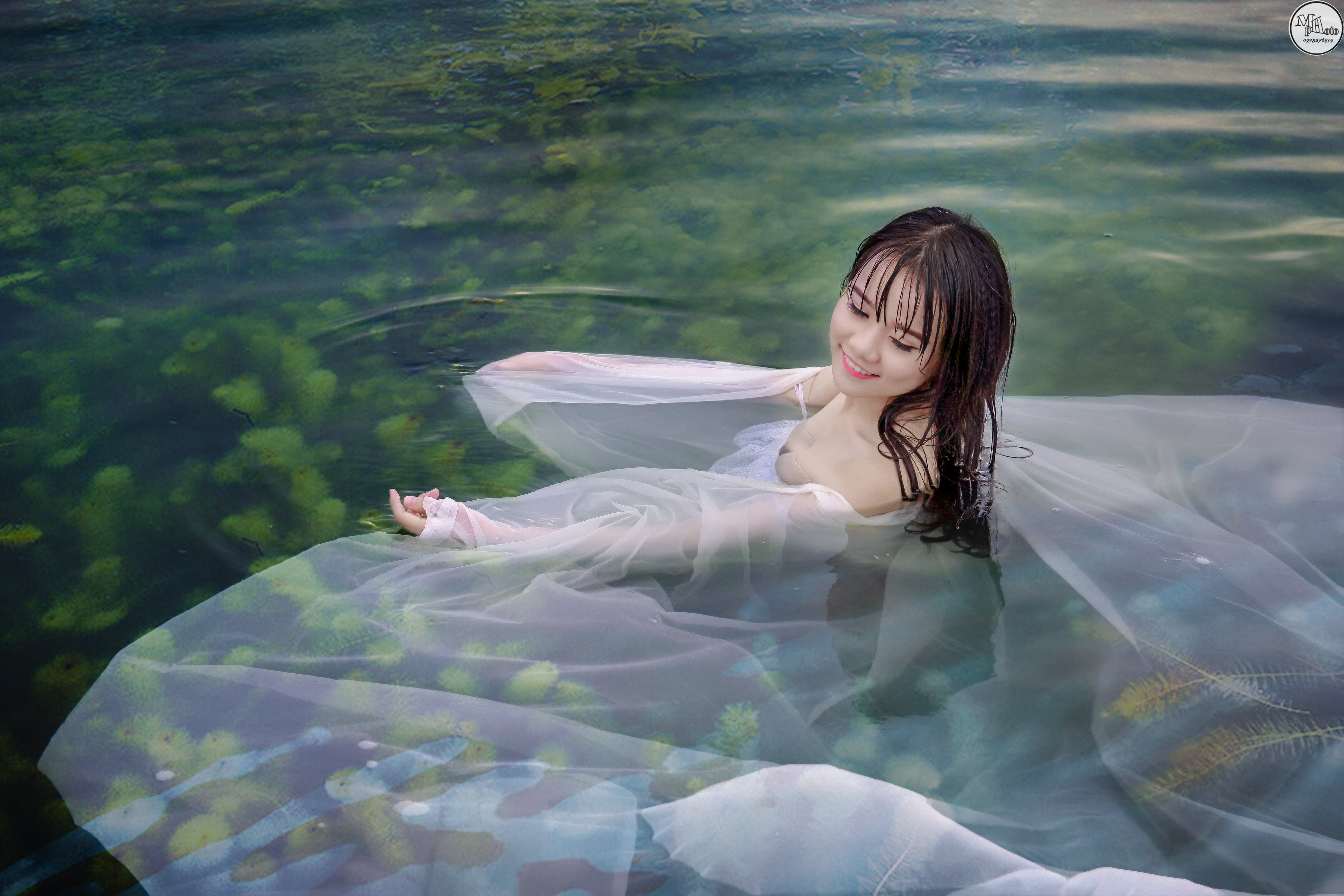 Với thiết lập độ phân giải 4K, hình nền Girl xinh thiên thần dưới nước sẽ mang đến cho bạn cảm giác tuyệt vời như đang đắm mình vào thế giới dưới đáy biển. Hãy cùng chiêm ngưỡng những bức ảnh này và mơ mộng về những điều phải chăng.