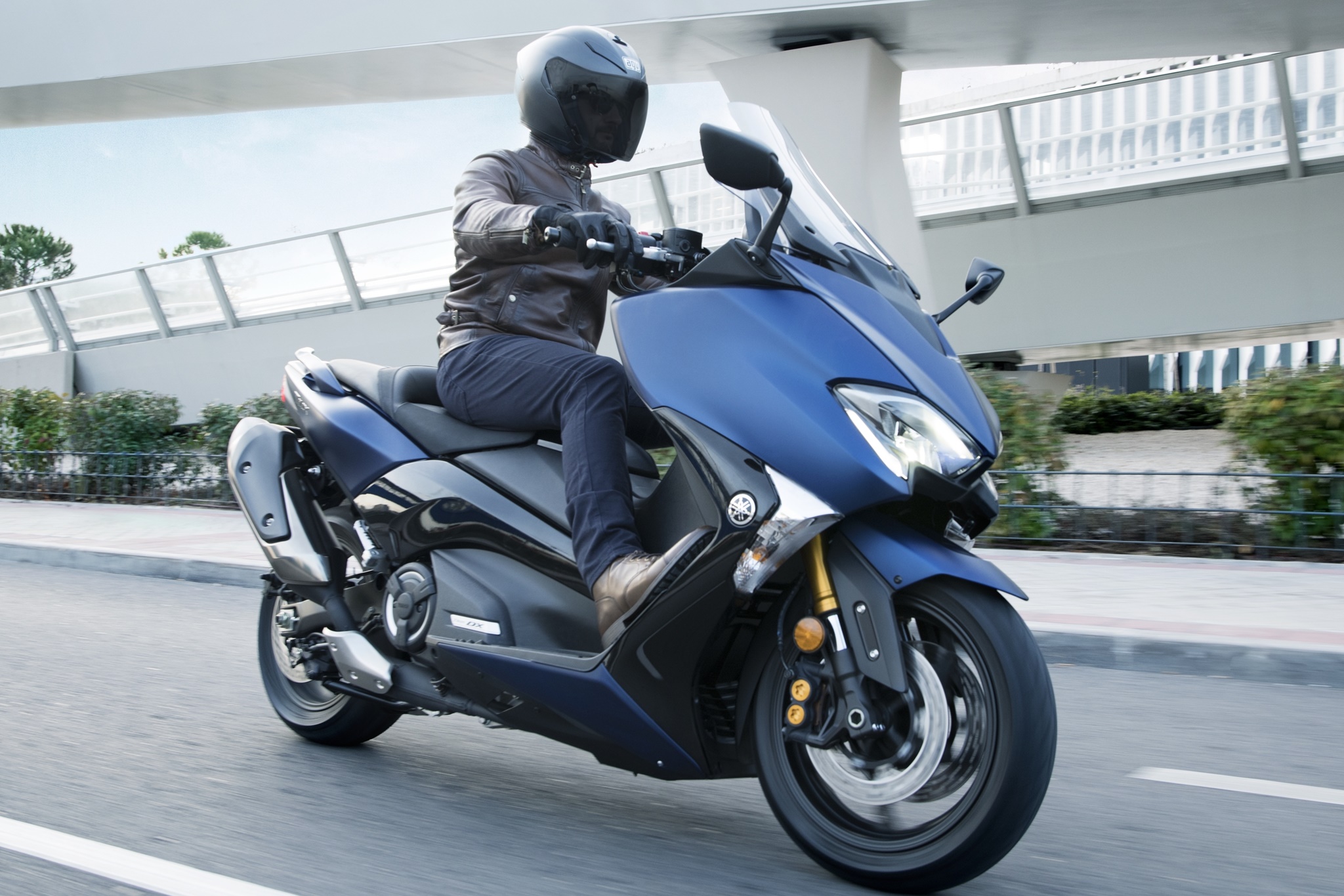 Kymco_AK_550_2018_Yamaha_TMAX_DX_Xe_Tinhte-007.jpg