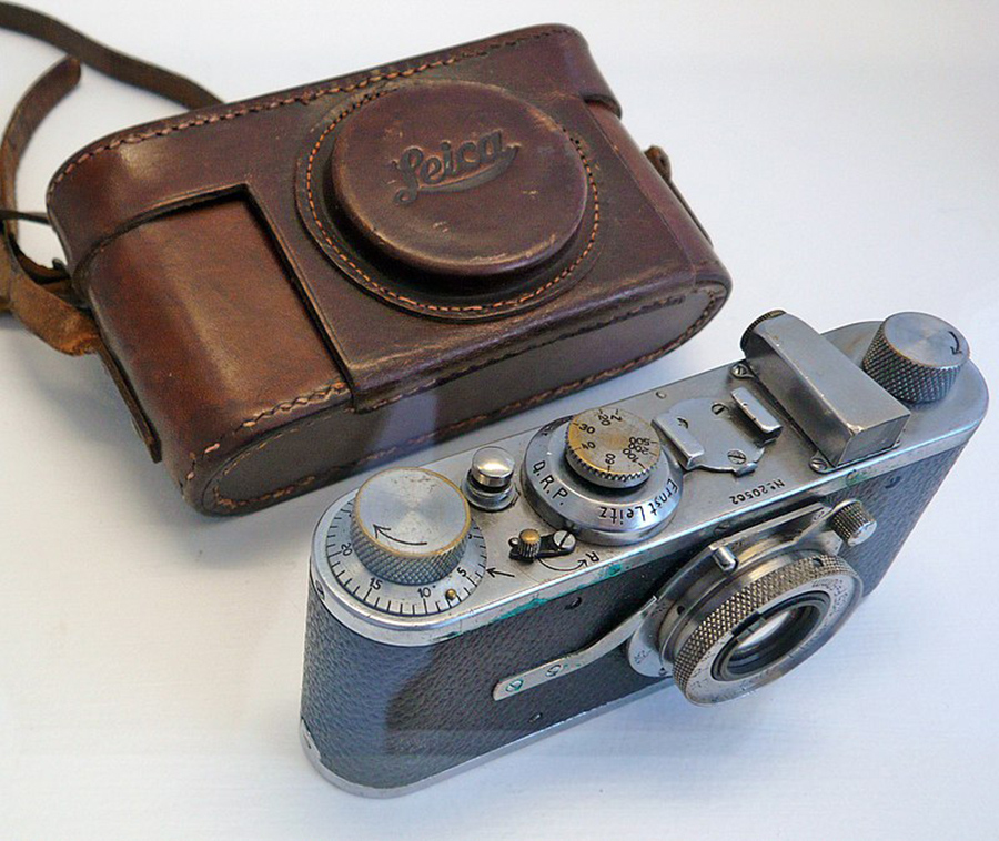 800px-Cartier-Bresson's_first_Leica.jpg