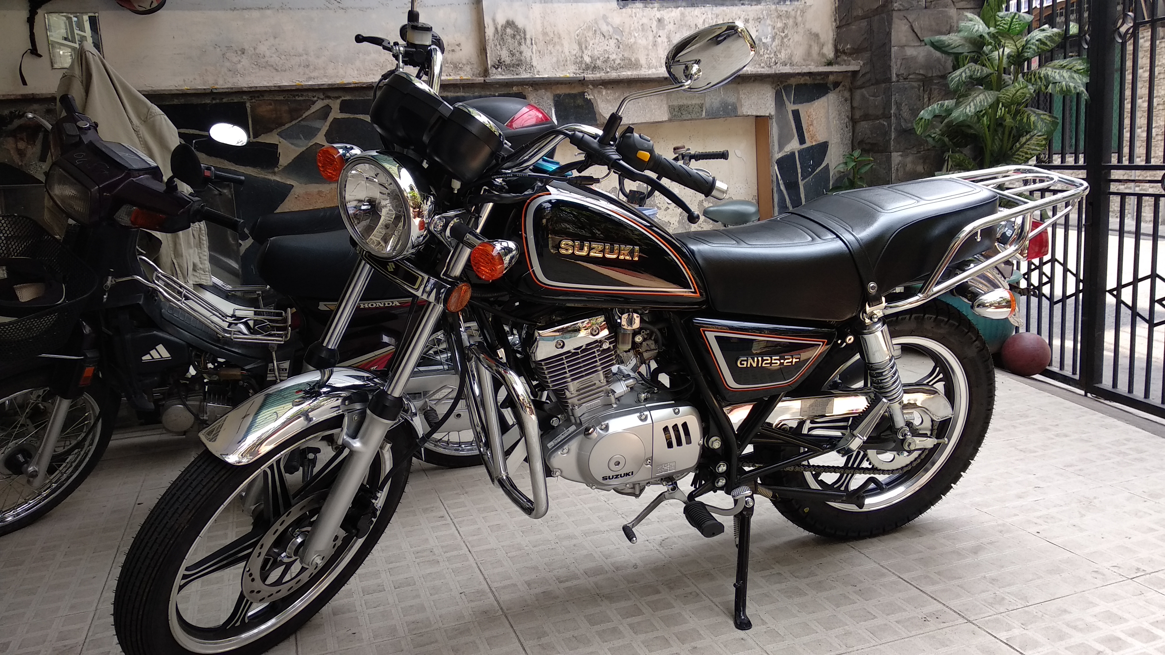 GN125-2f （スズキ GN125 & GN125H 2F 比較 （前編）違いを徹底