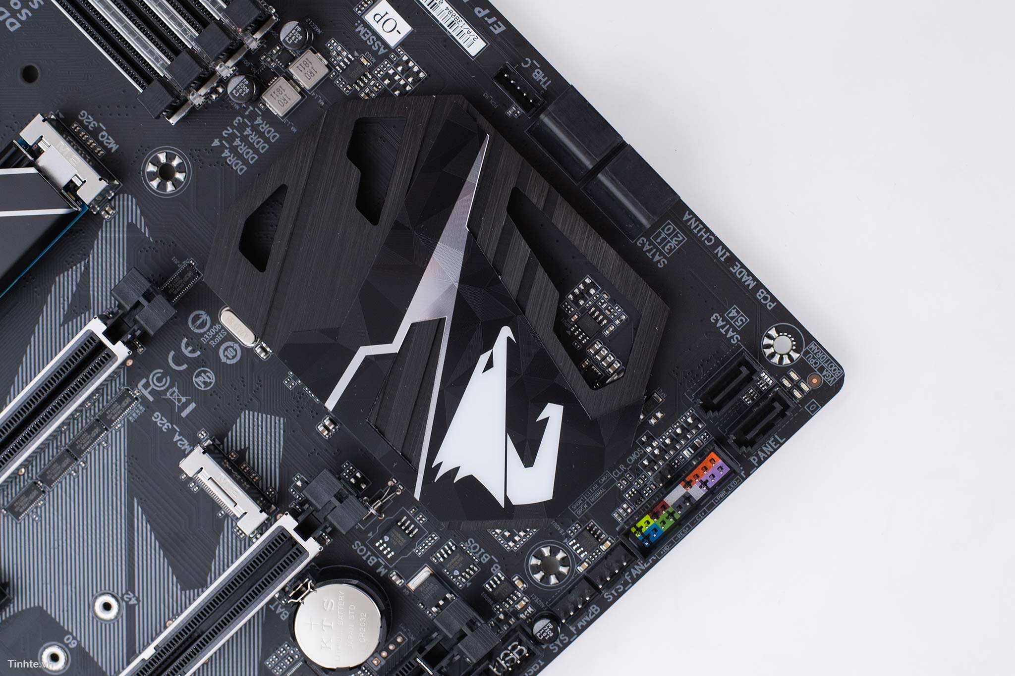 tinhte_tren_tay_mainboard_gigabyte_optane_1.jpg