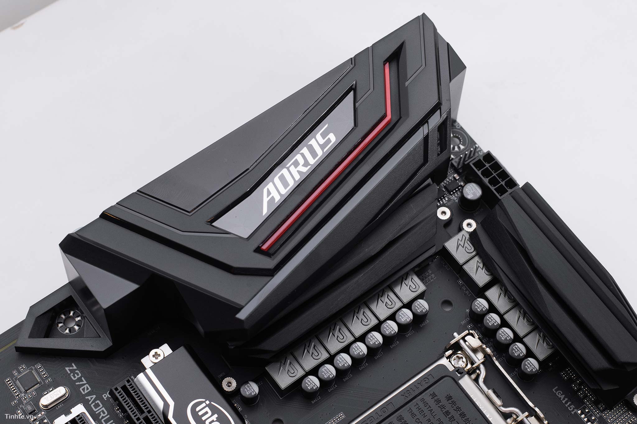 tinhte_tren_tay_mainboard_gigabyte_optane_4.jpg